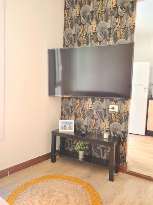 La casita verde. Metro cerca del Casco Viejo