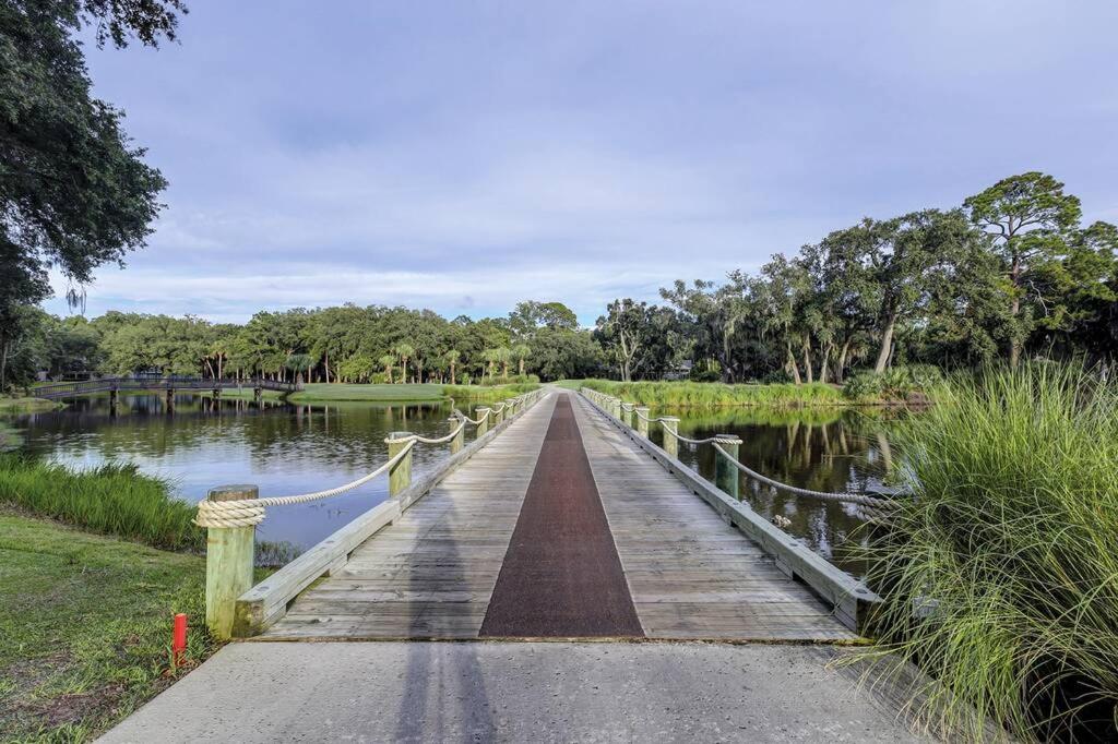 2 BR Condo Full Kitchen Two Kings Bikes & Beach Gear included view 4