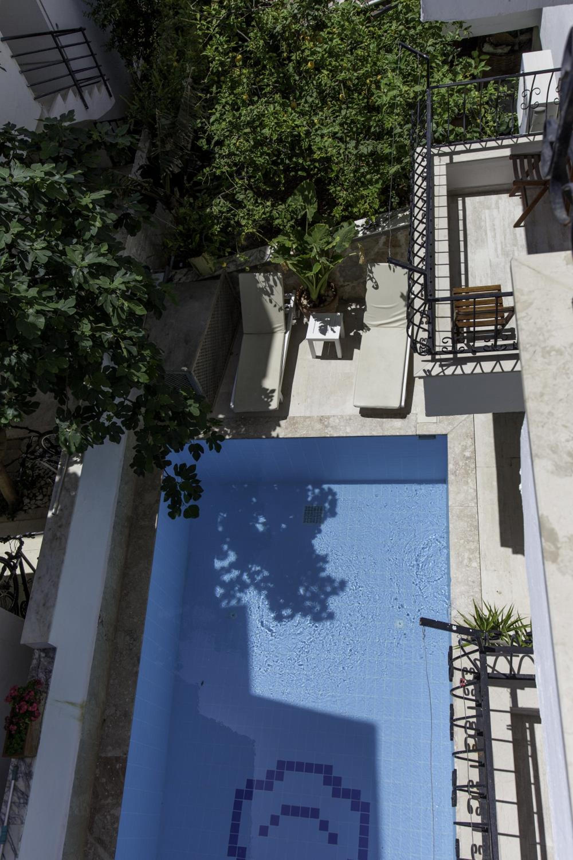 Hideaway - Image 181