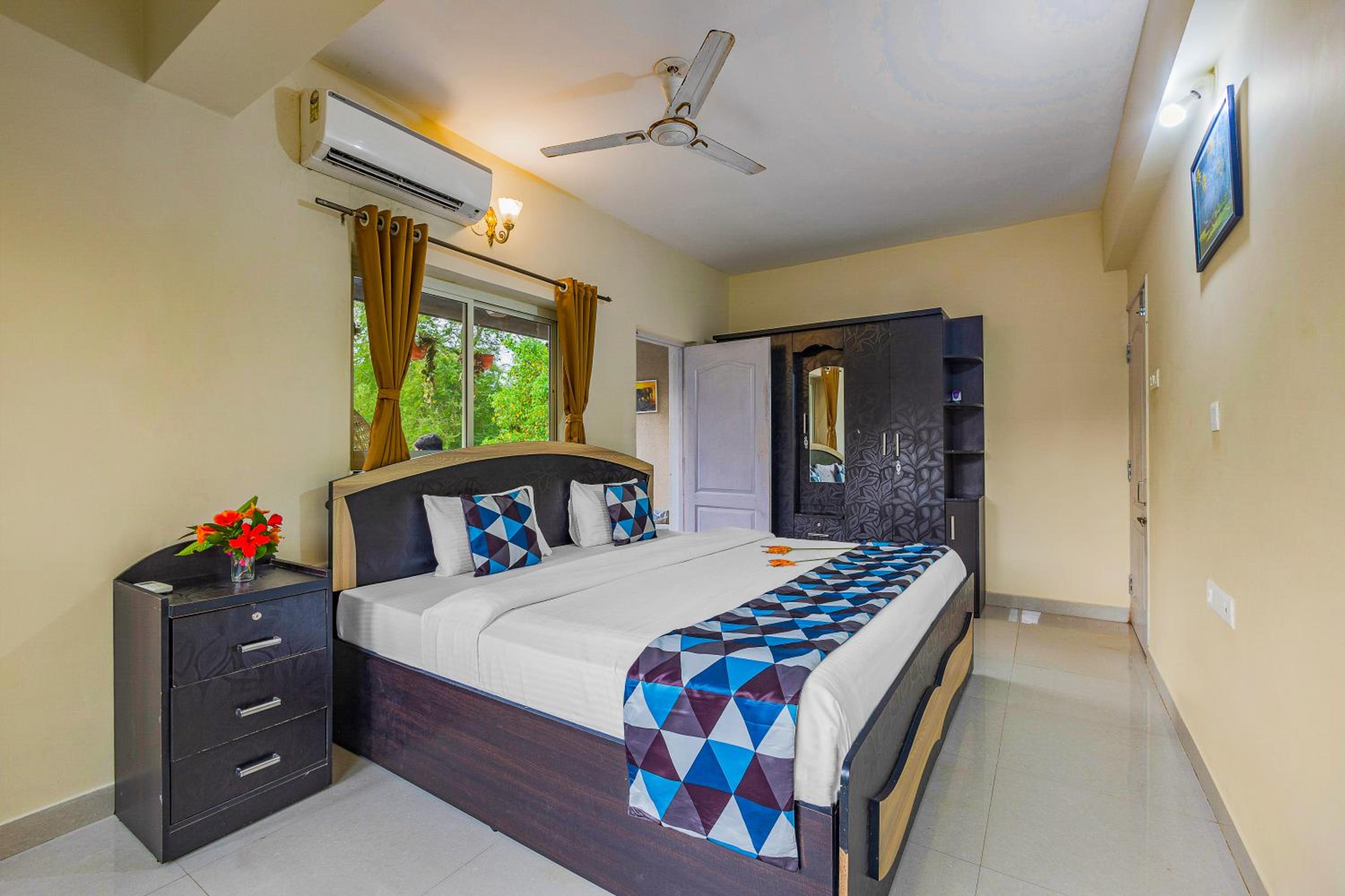 4bhk Stunning Apartment with Pool 2bhkX2 view 3