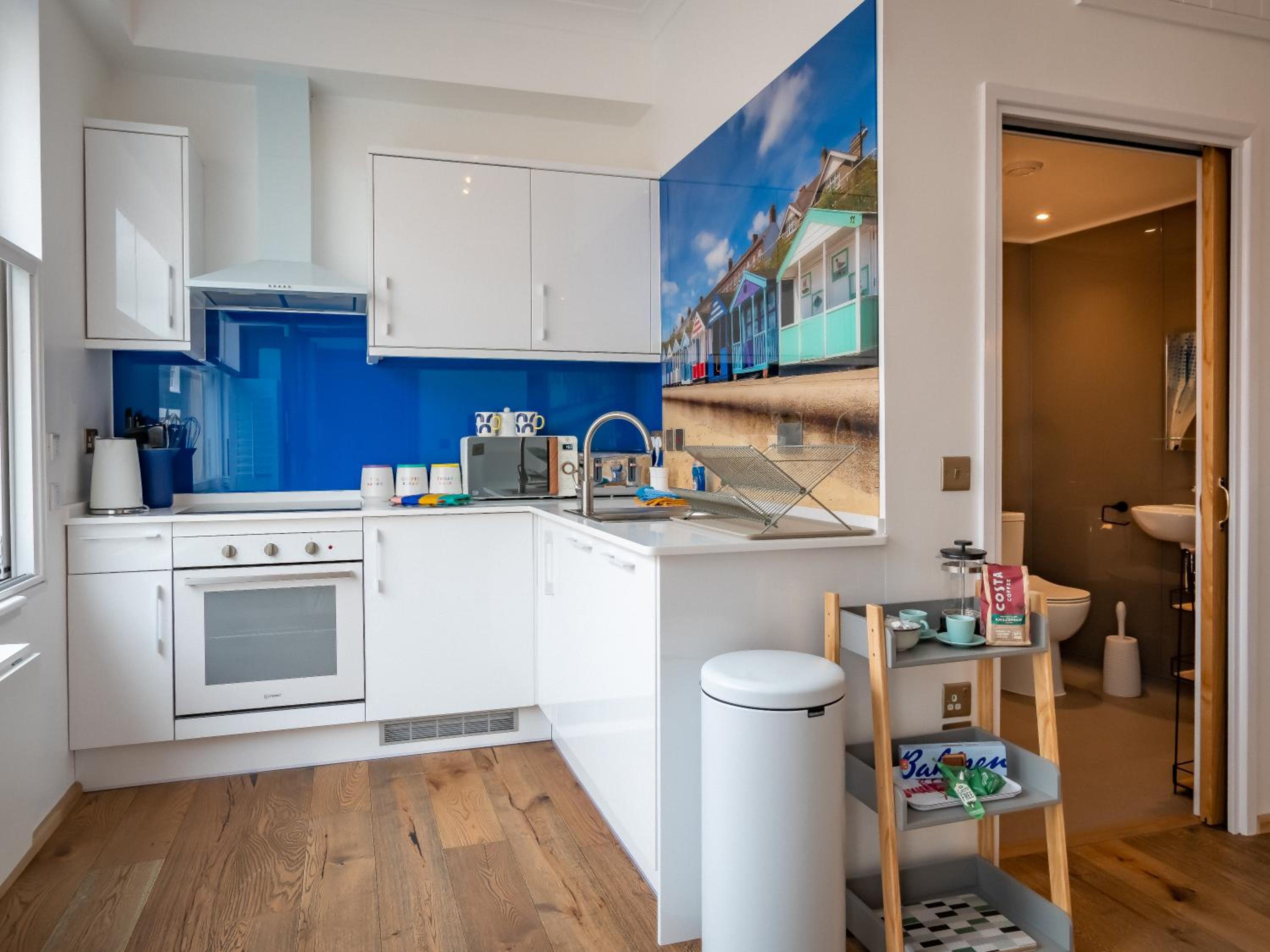 The Shiny Pebble, 5* ground floor.Coastal retreat. view 3