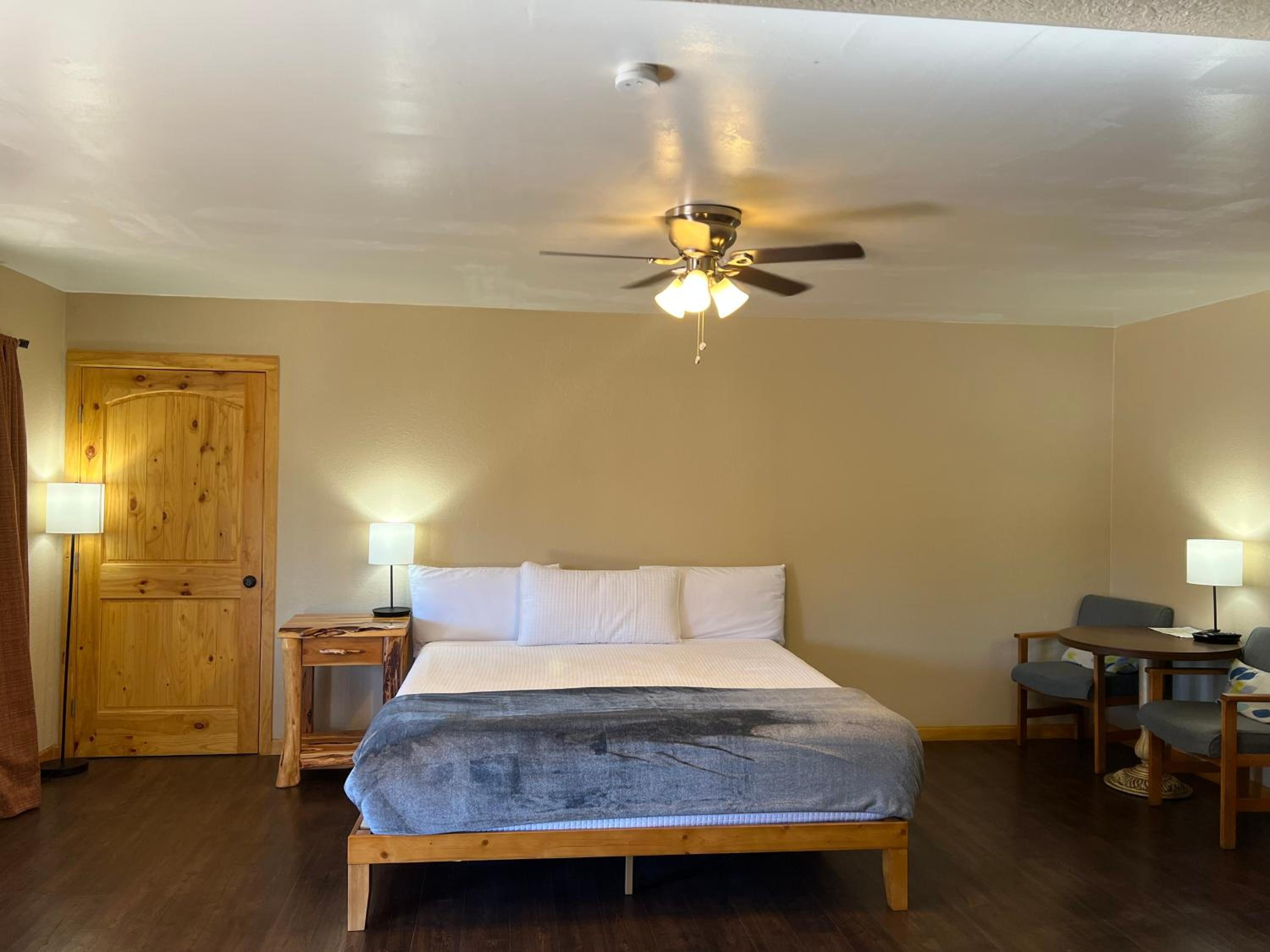 TimberLodge Inn