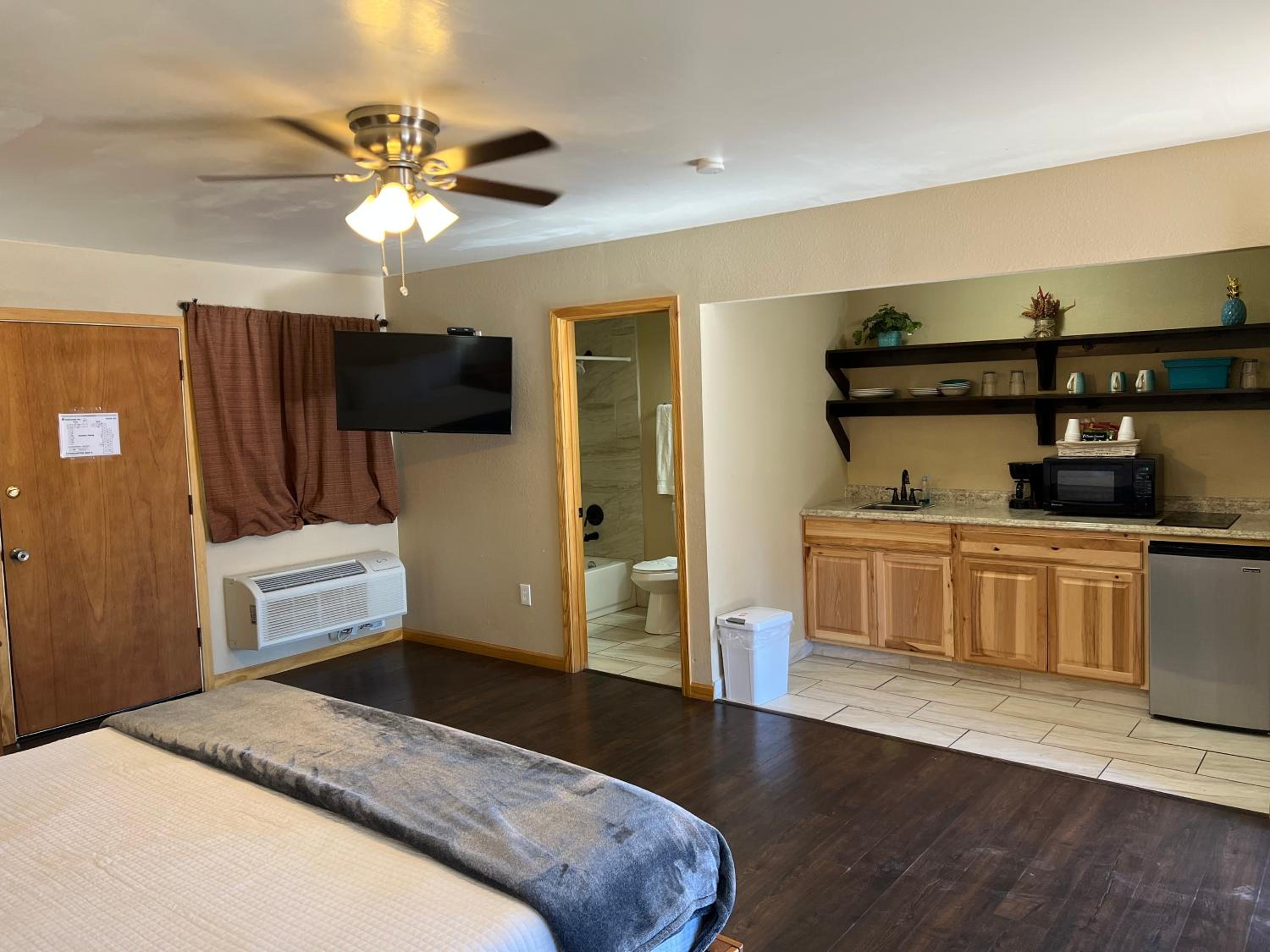 TimberLodge Inn