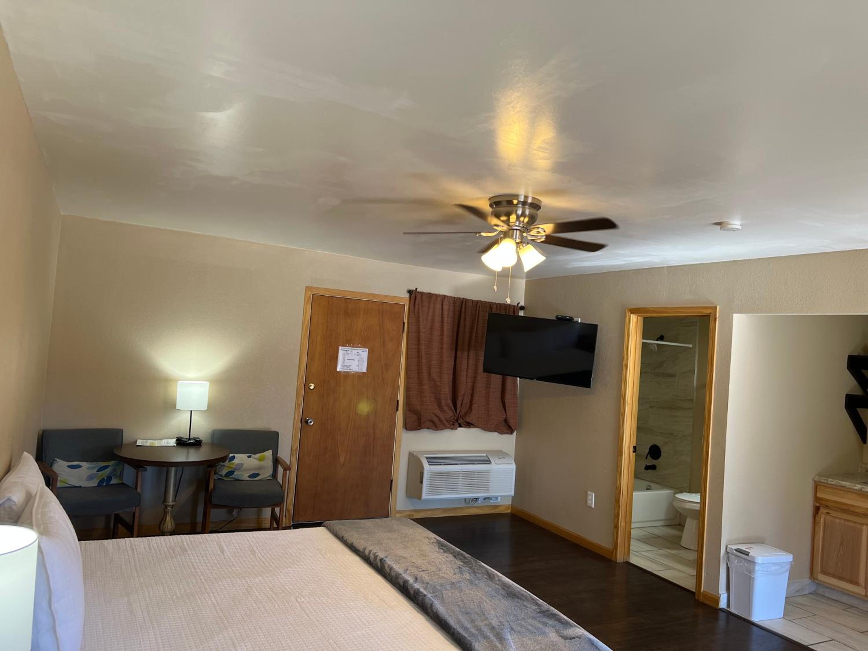 TimberLodge Inn