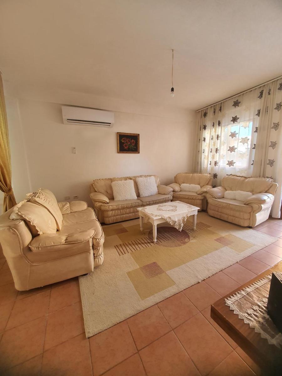 Spacious house with a big garden and fire pit photo 1