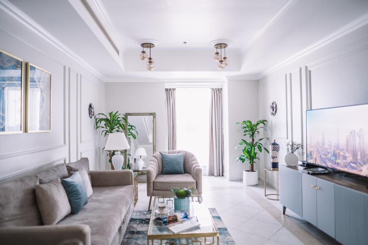 Two Continents Holiday Homes - Sea & Palm View Elegant 1 Bedroom Apartment