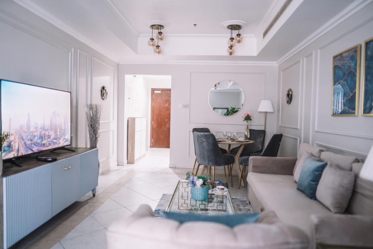 Two Continents Holiday Homes - Sea & Palm View Elegant 1 Bedroom Apartment