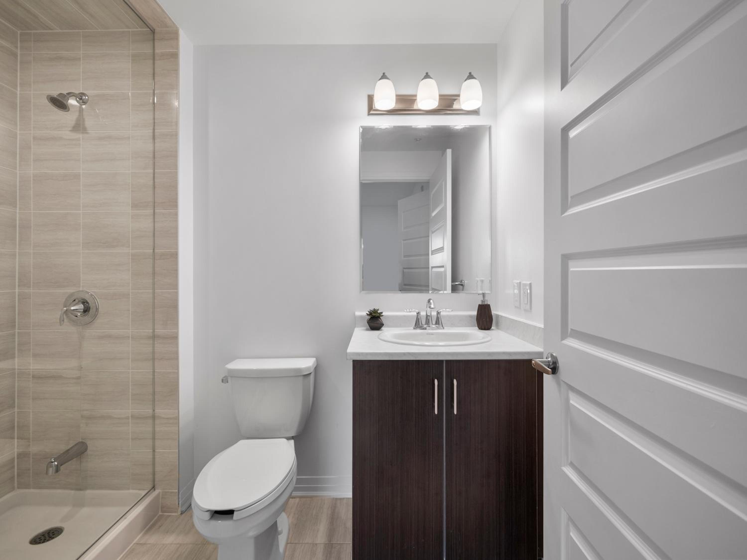 Stylish 3Br  Study Condo - Oakville - Property Image 30