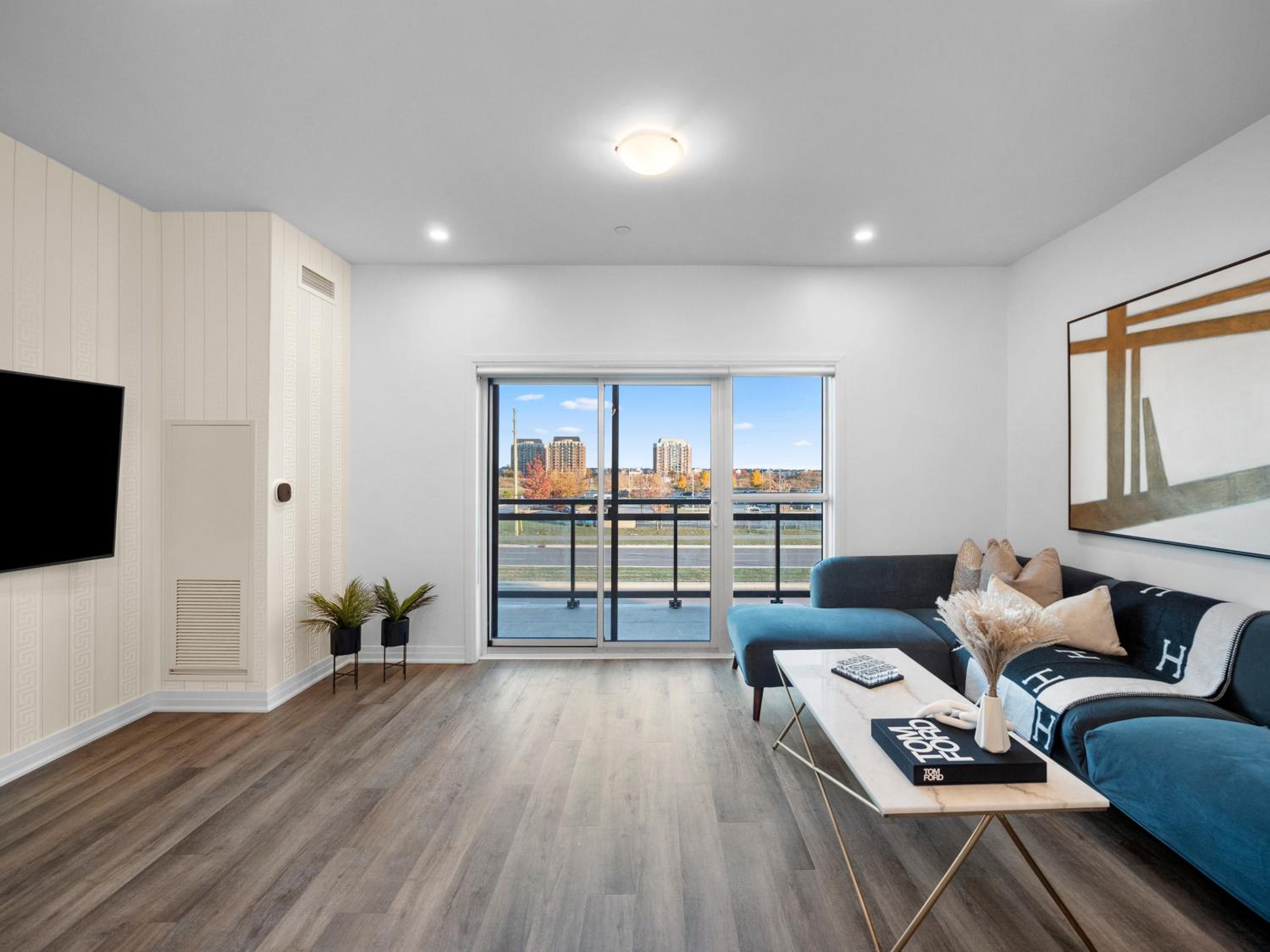 Stylish 3Br  Study Condo - Oakville - Property Image 2