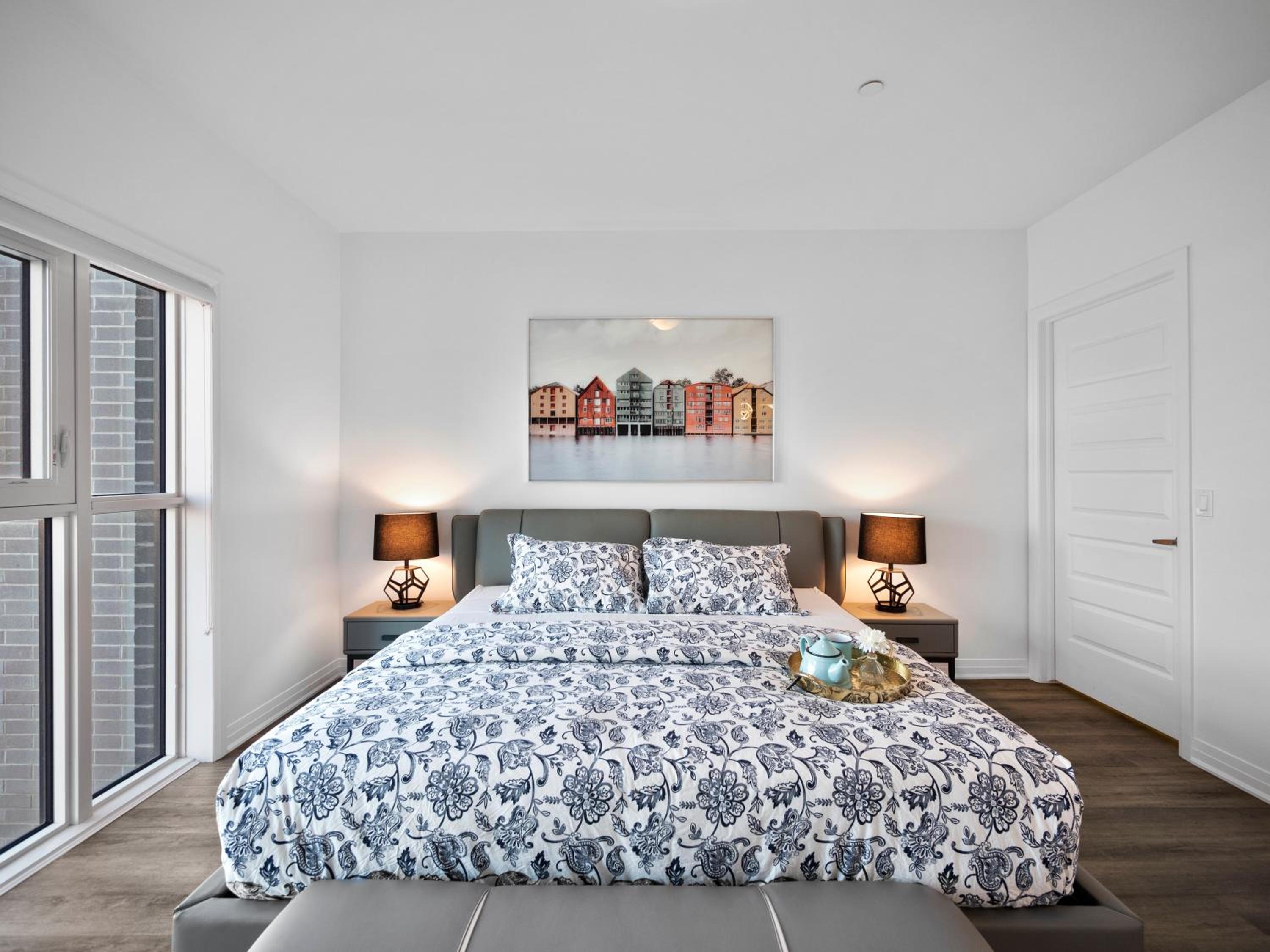 Stylish 3Br  Study Condo - Oakville - Property Image 3