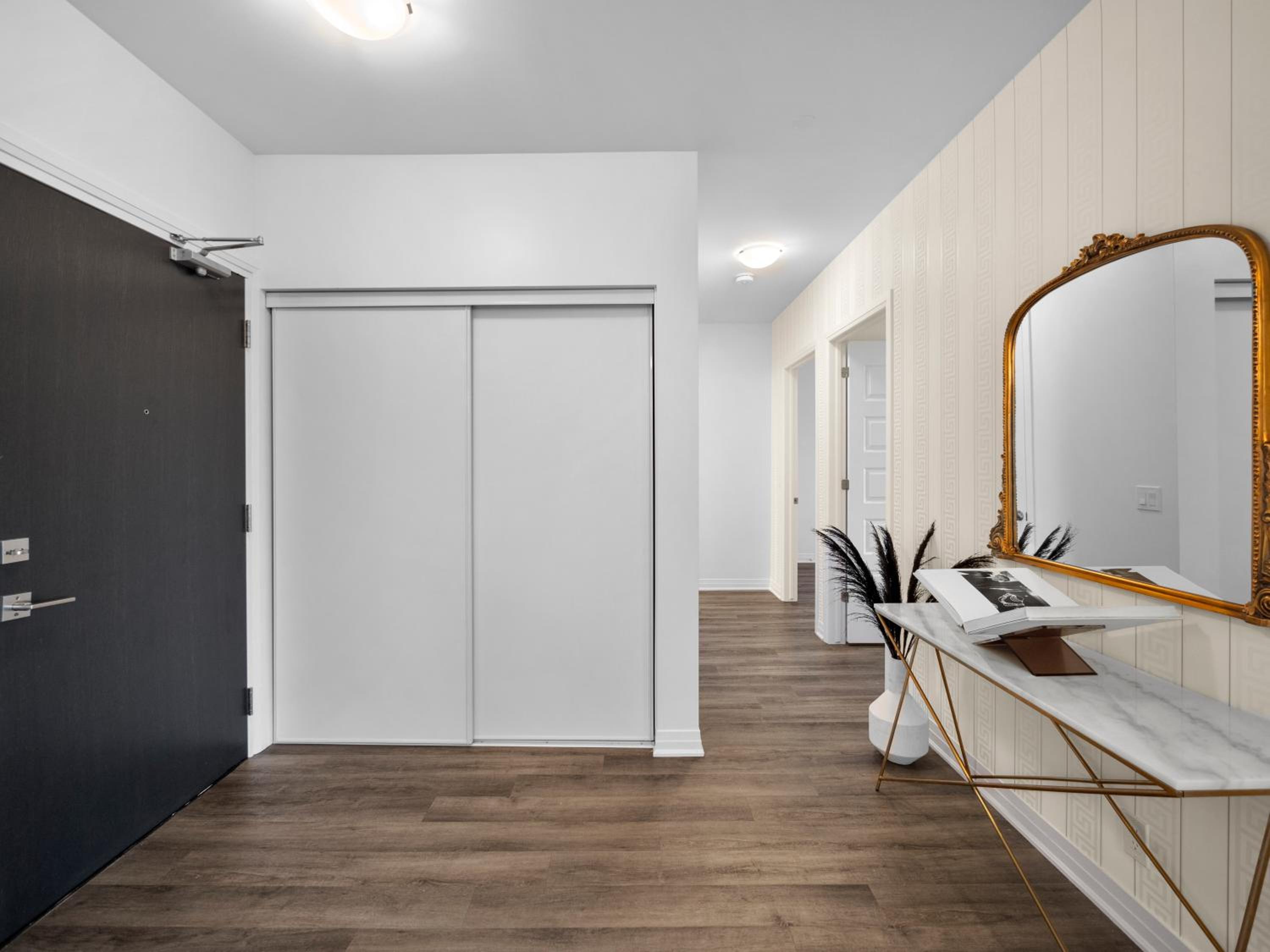 Stylish 3Br  Study Condo - Oakville - Property Image 4