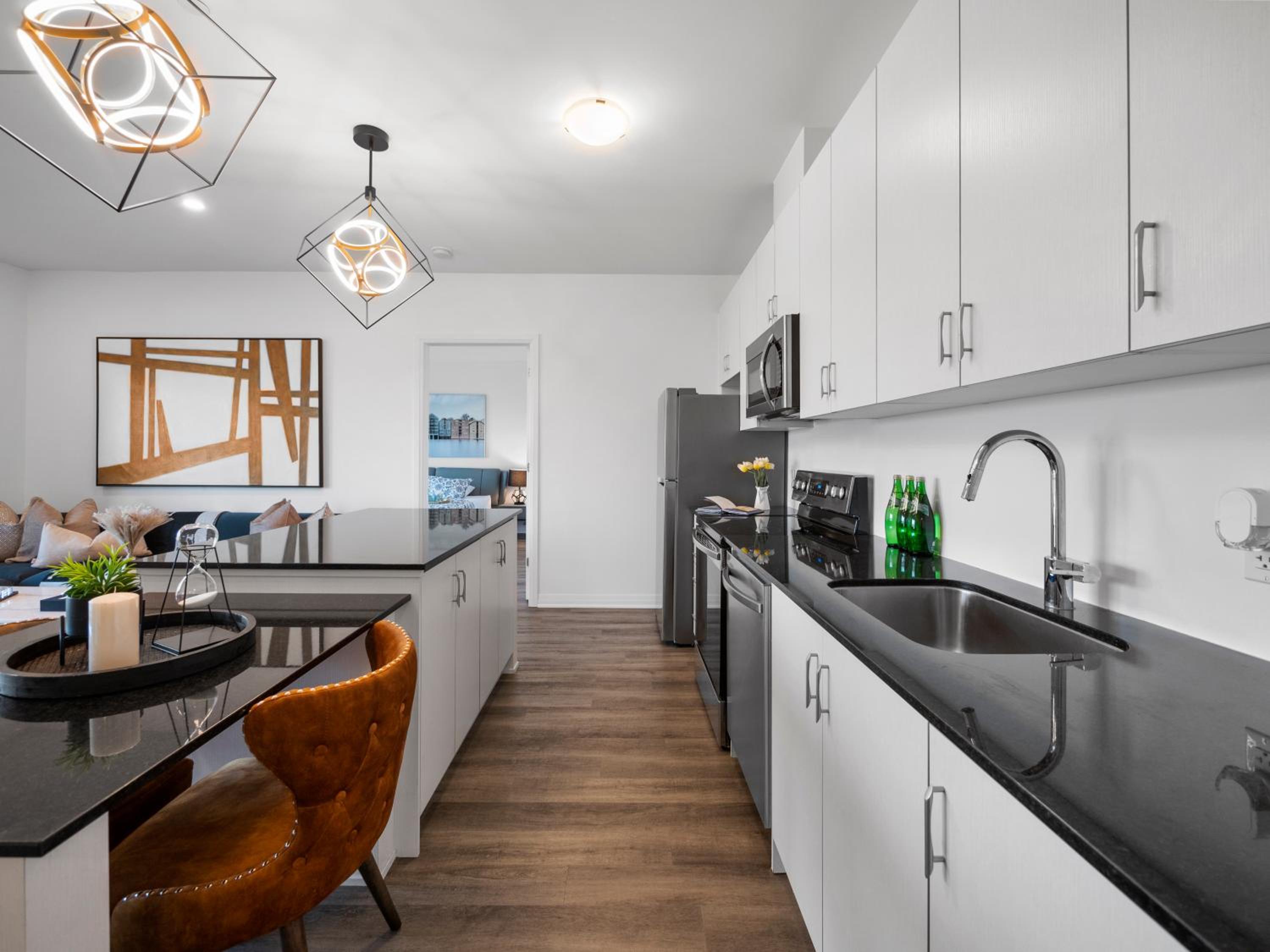 Stylish 3Br  Study Condo - Oakville - Property Image 5