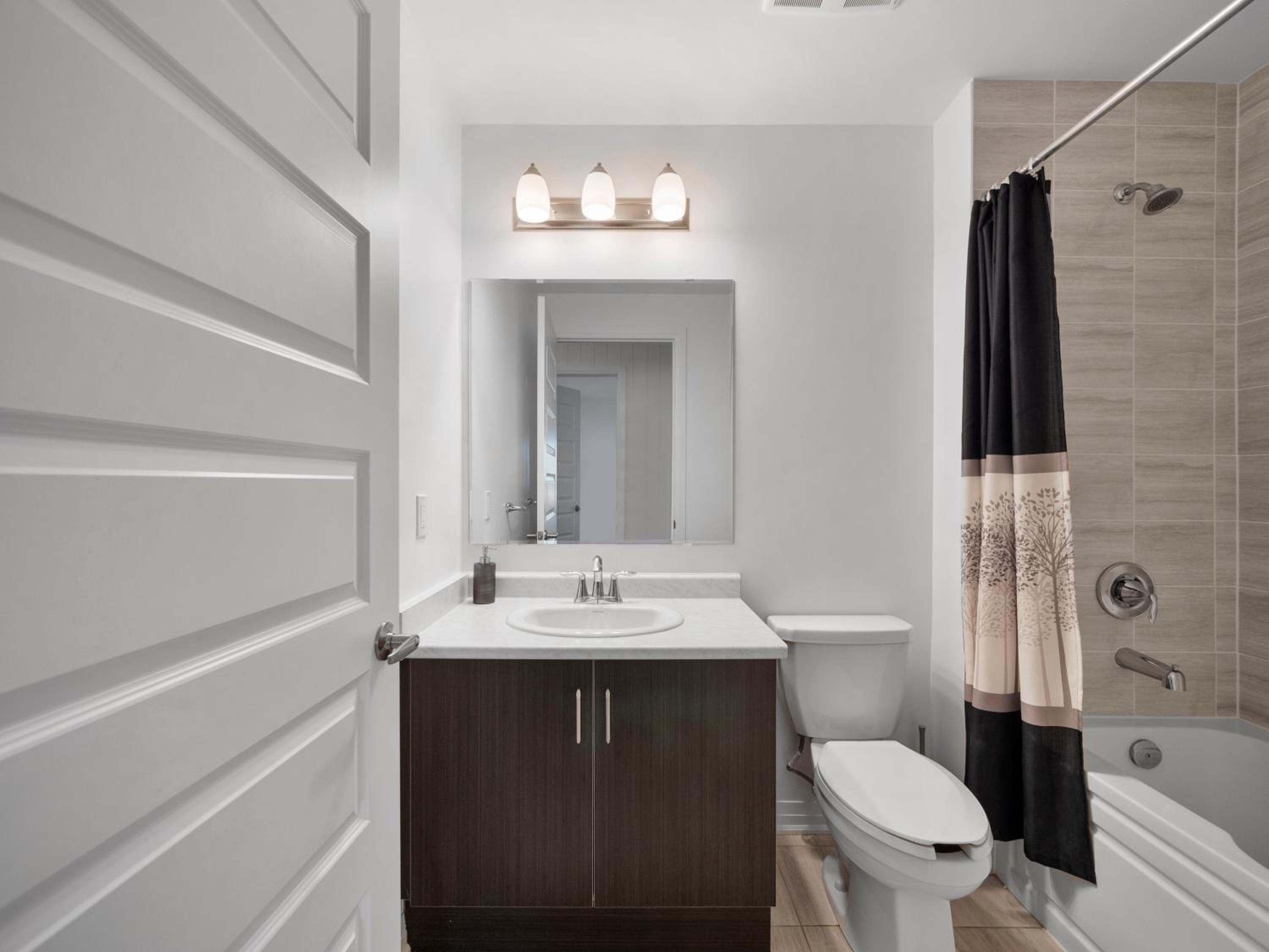 Stylish 3Br  Study Condo - Oakville - Property Image 9