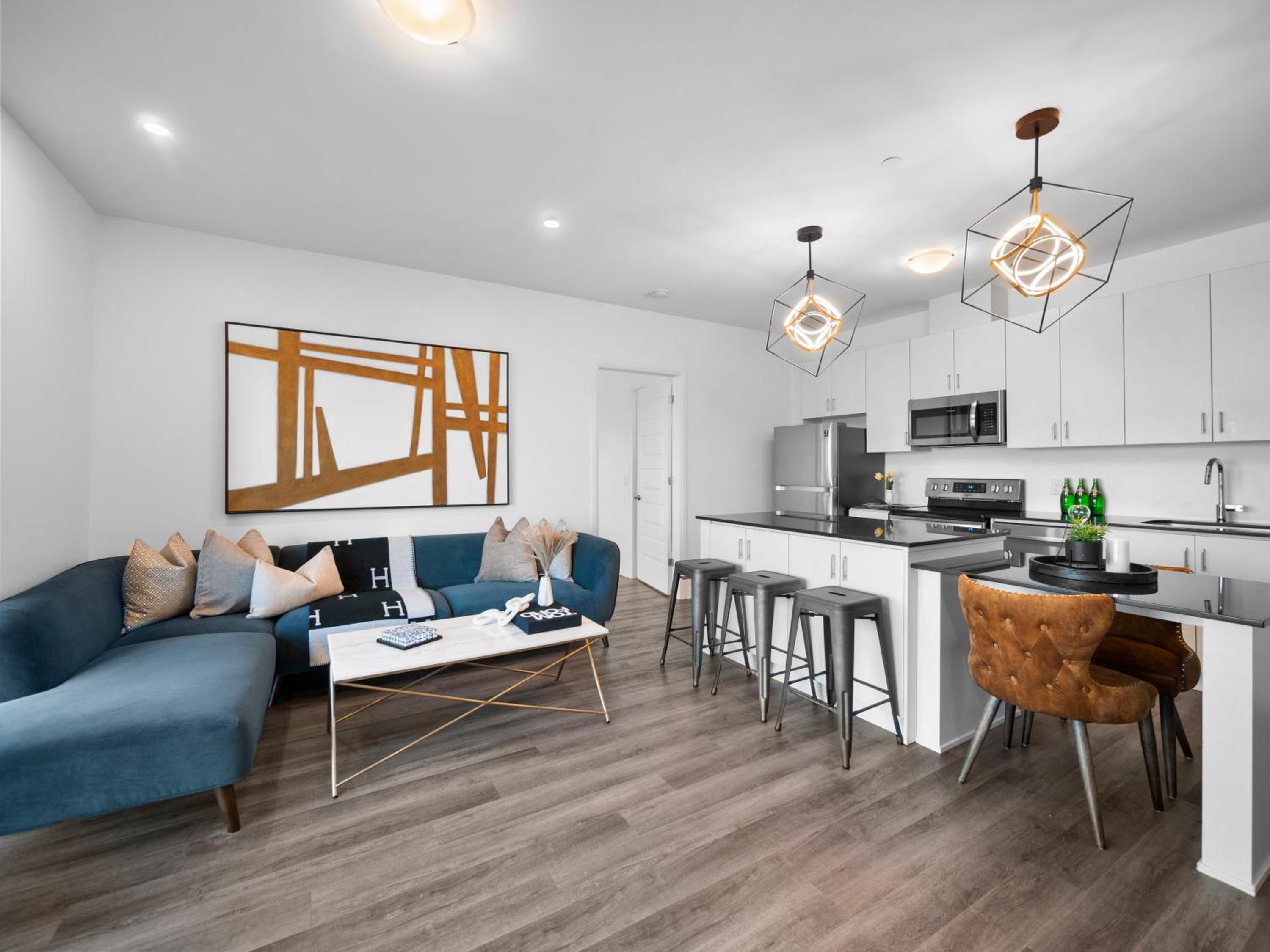 Stylish 3Br  Study Condo - Oakville - Property Image 1