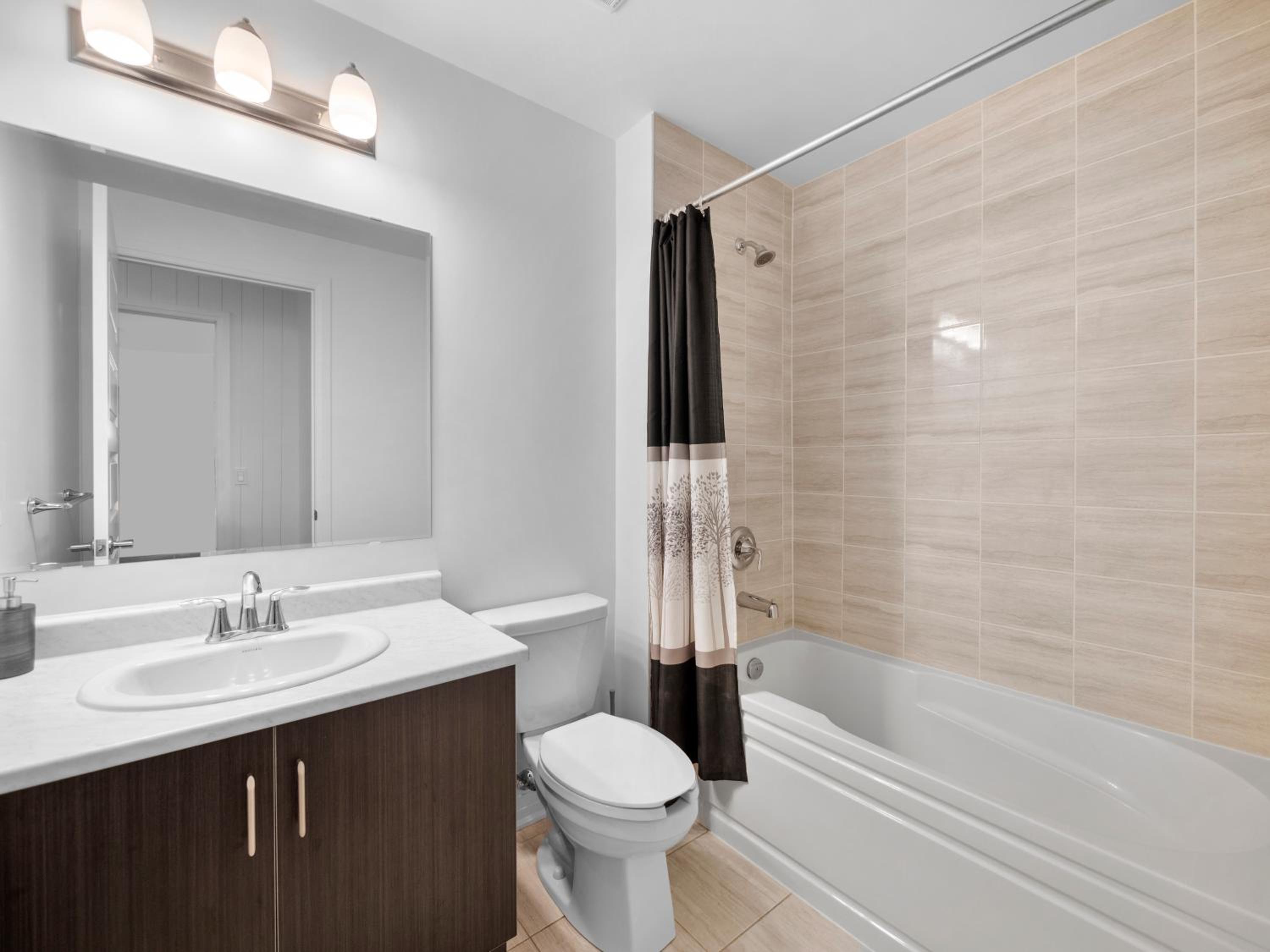 Stylish 3Br  Study Condo - Oakville - Property Image 13