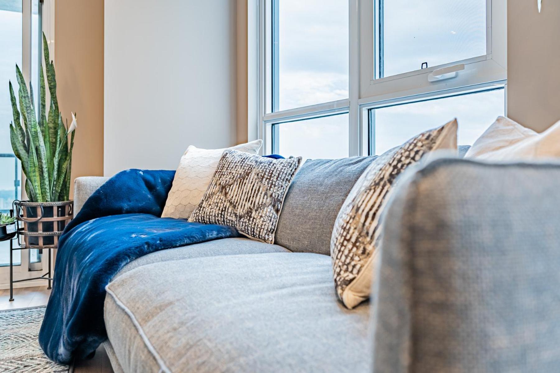 Amazing 3 Bed 4 Bath Penthouse with Roof Top Terrace close to Airport