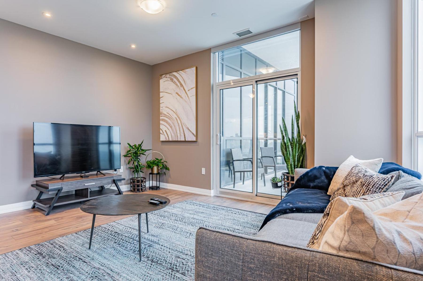 Amazing 3 Bed 4 Bath Penthouse with Roof Top Terrace close to Airport