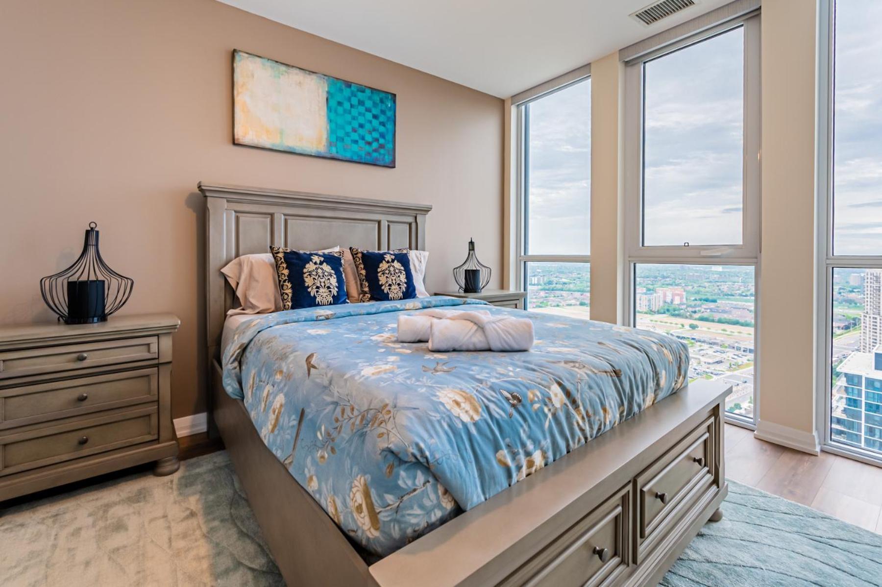 Amazing 3 Bed 4 Bath Penthouse with Roof Top Terrace close to Airport