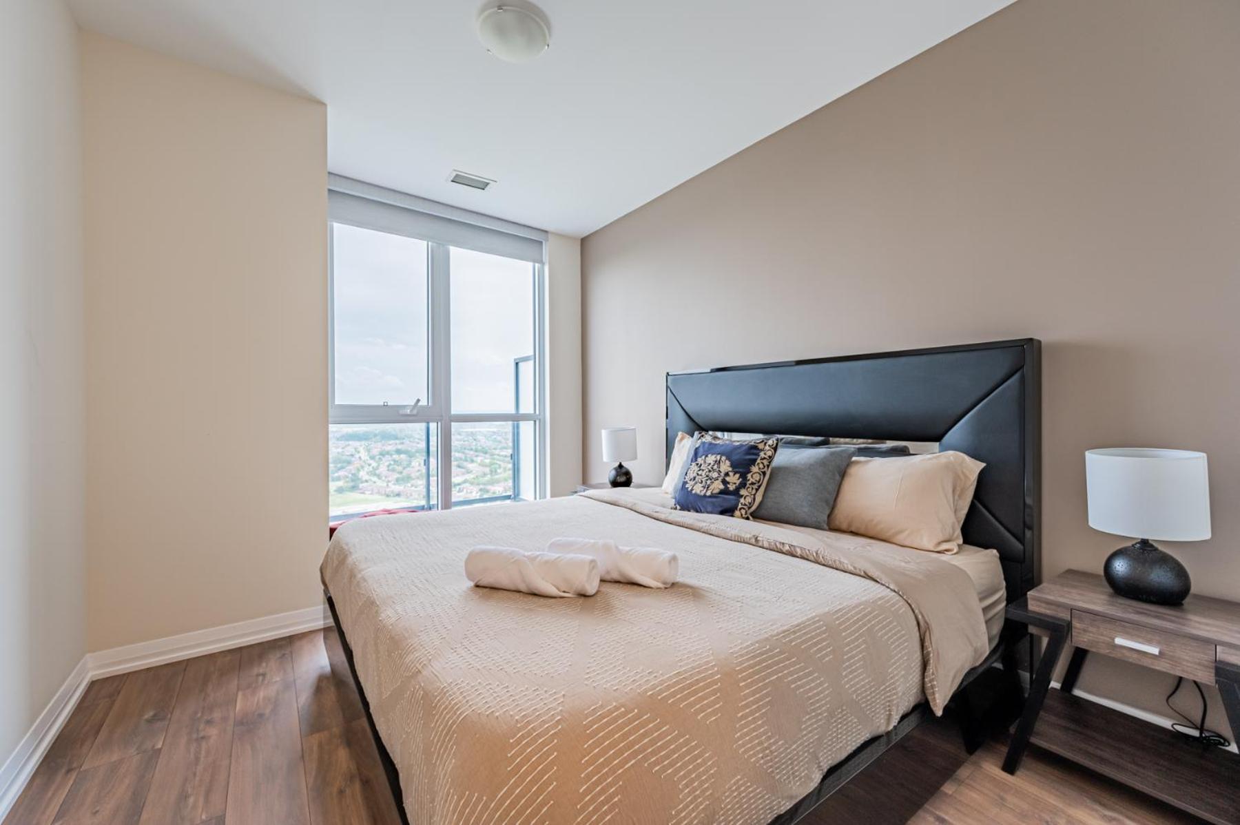 Amazing 3 Bed 4 Bath Penthouse with Roof Top Terrace close to Airport