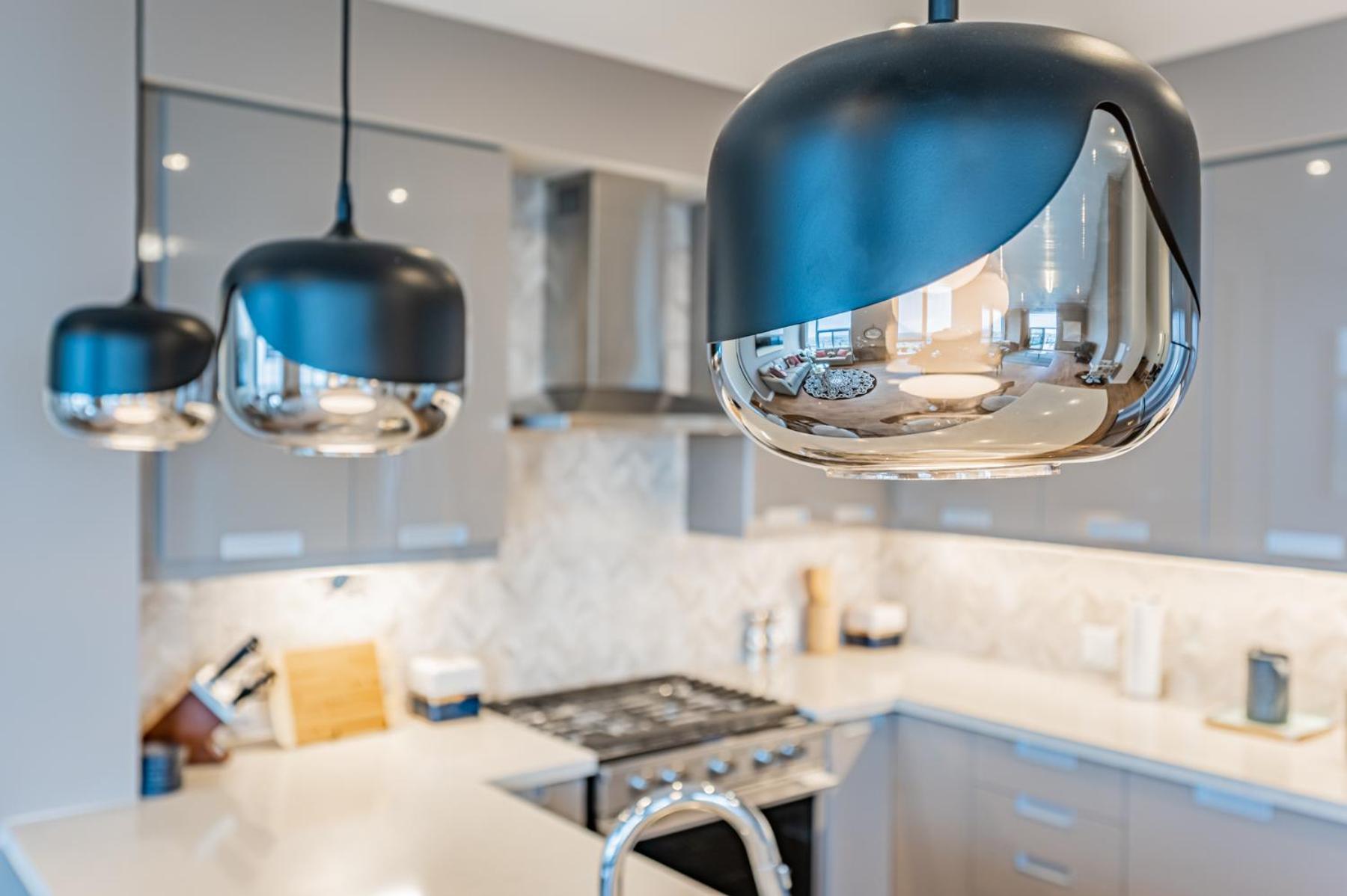 Amazing 3 Bed 4 Bath Penthouse with Roof Top Terrace close to Airport