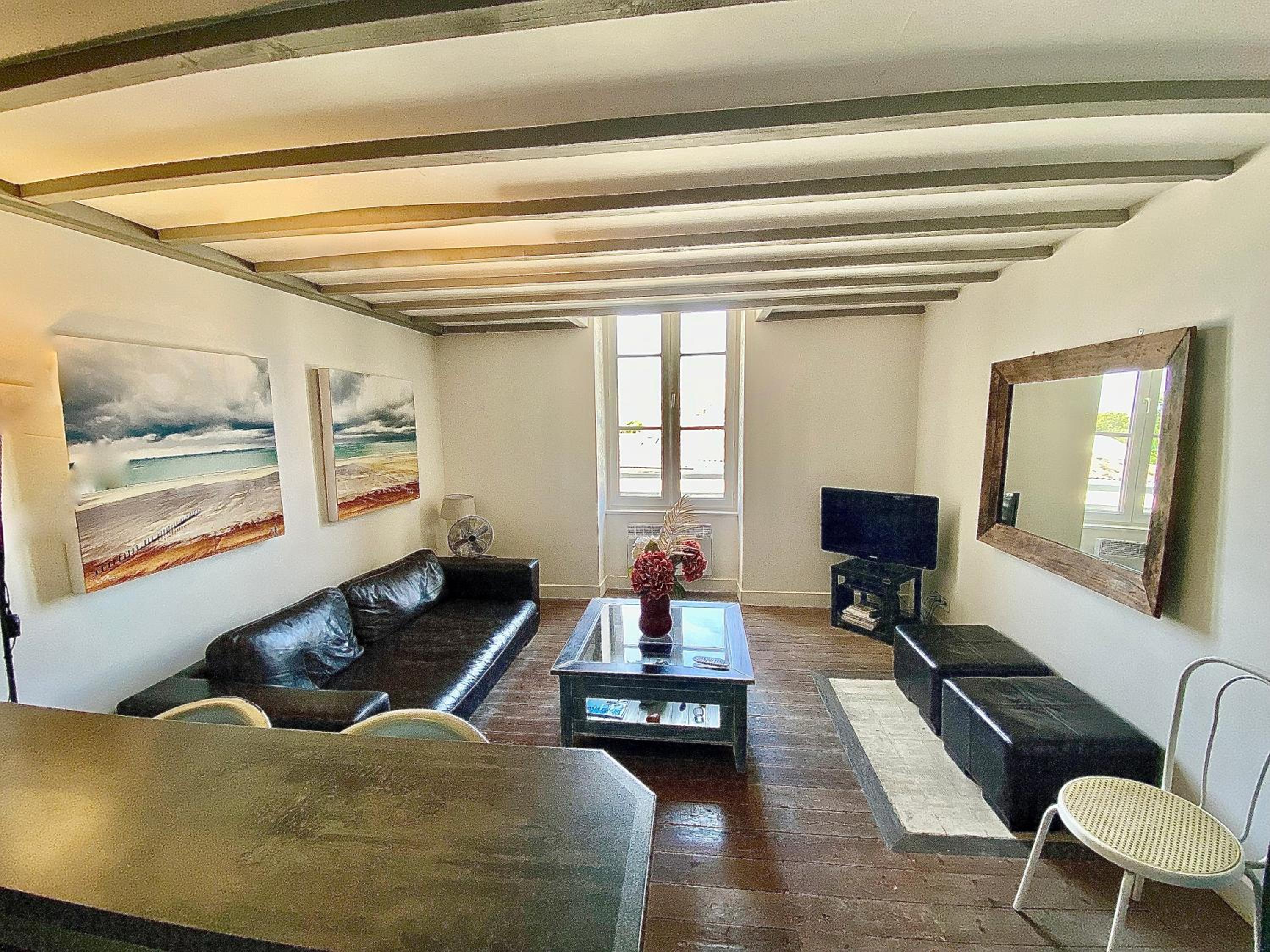 Superbe T3 duplex parking privé gratuit sur place view 3