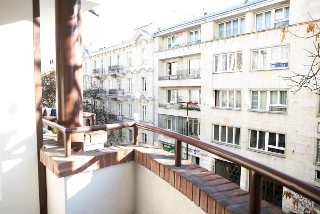 oompH Warsaw Center Well Designed Apartment with Balcony view 5