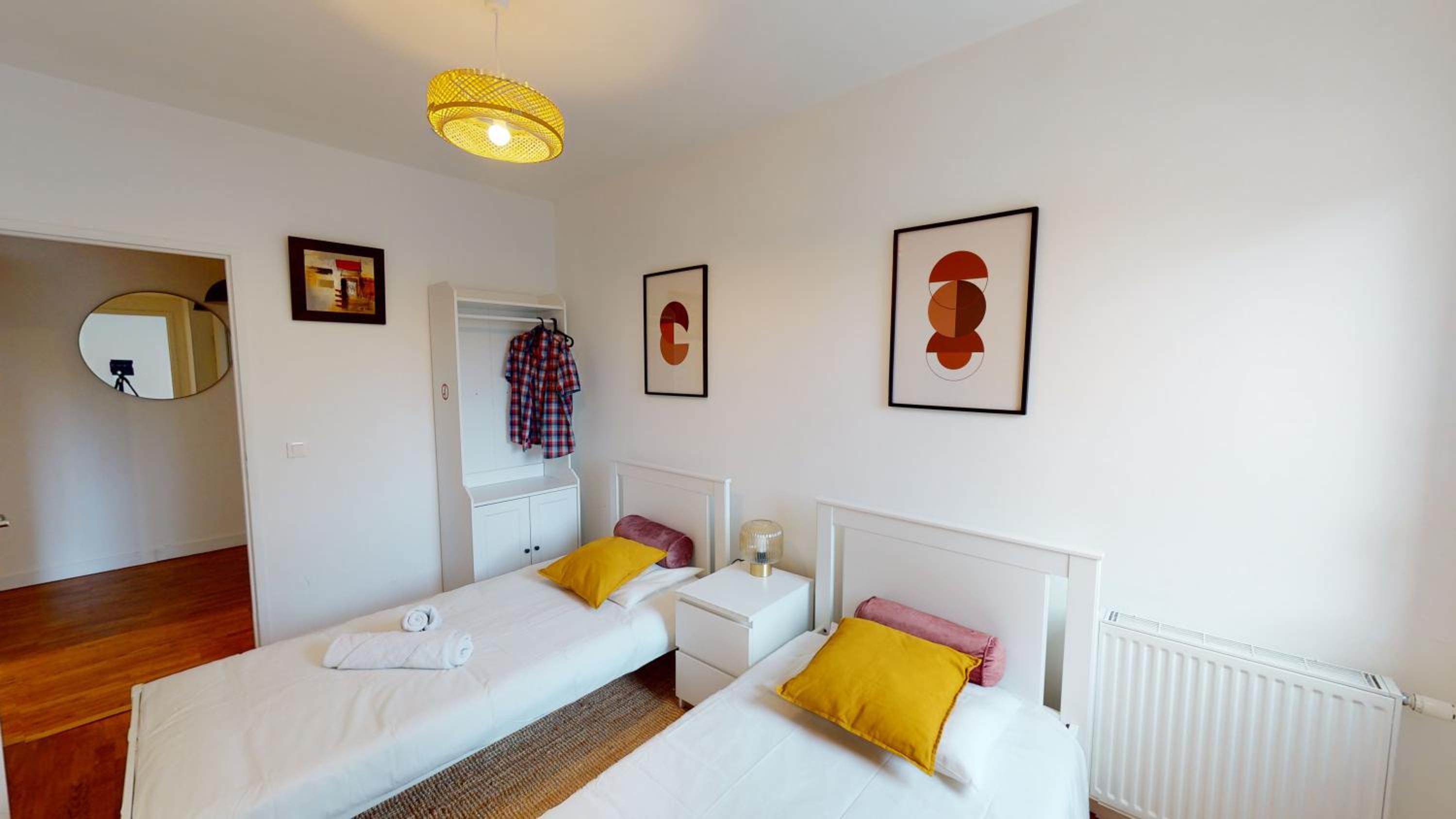 Live Like a Local Stylish 2BR with Balcony & Parking
