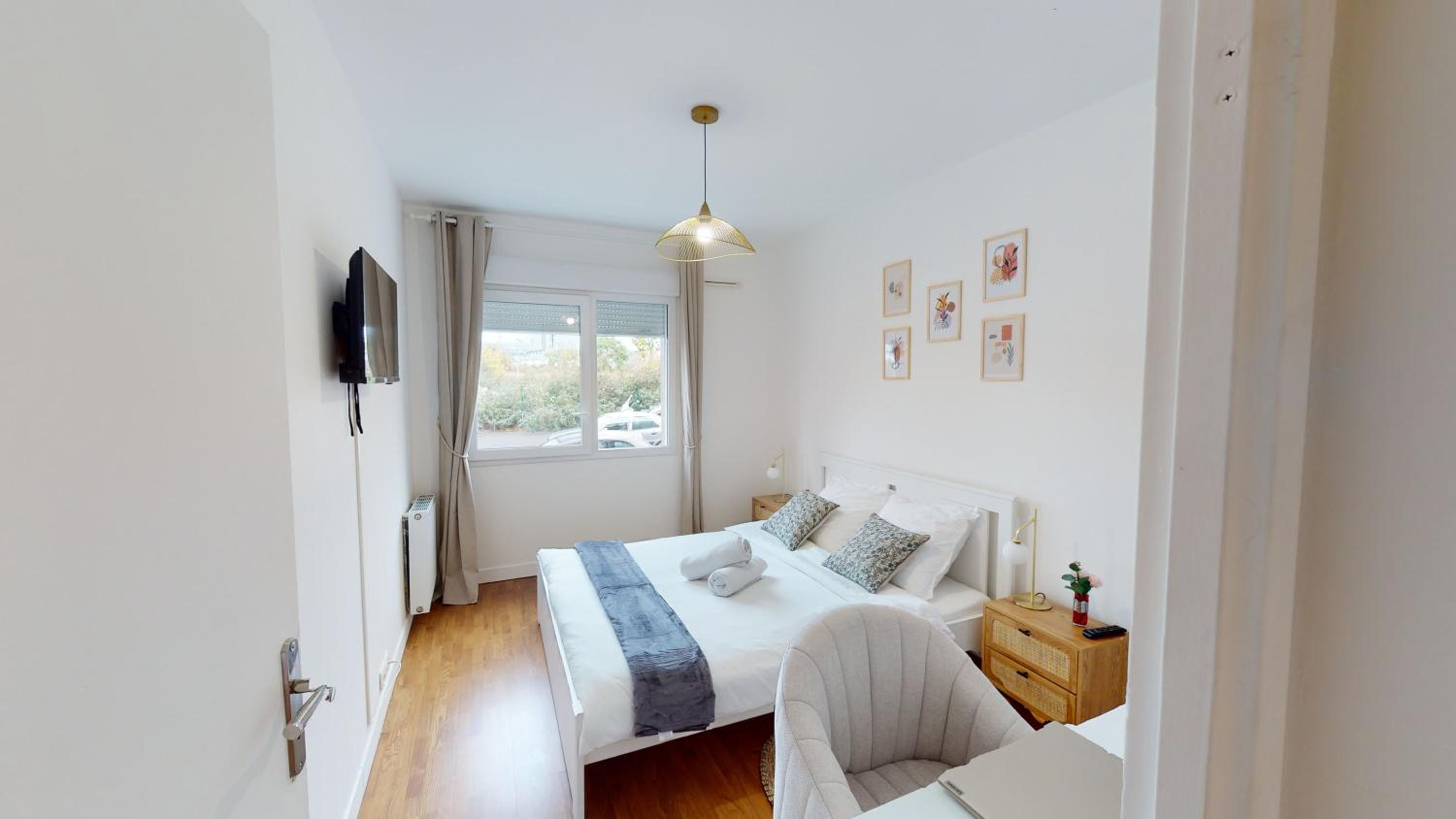 Live Like a Local Stylish 2BR with Balcony & Parking