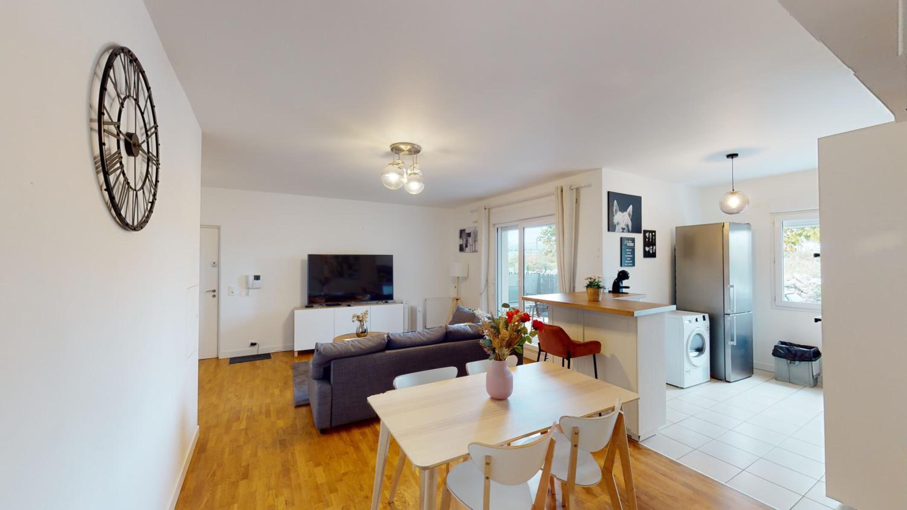 Live Like a Local Stylish 2BR with Balcony & Parking