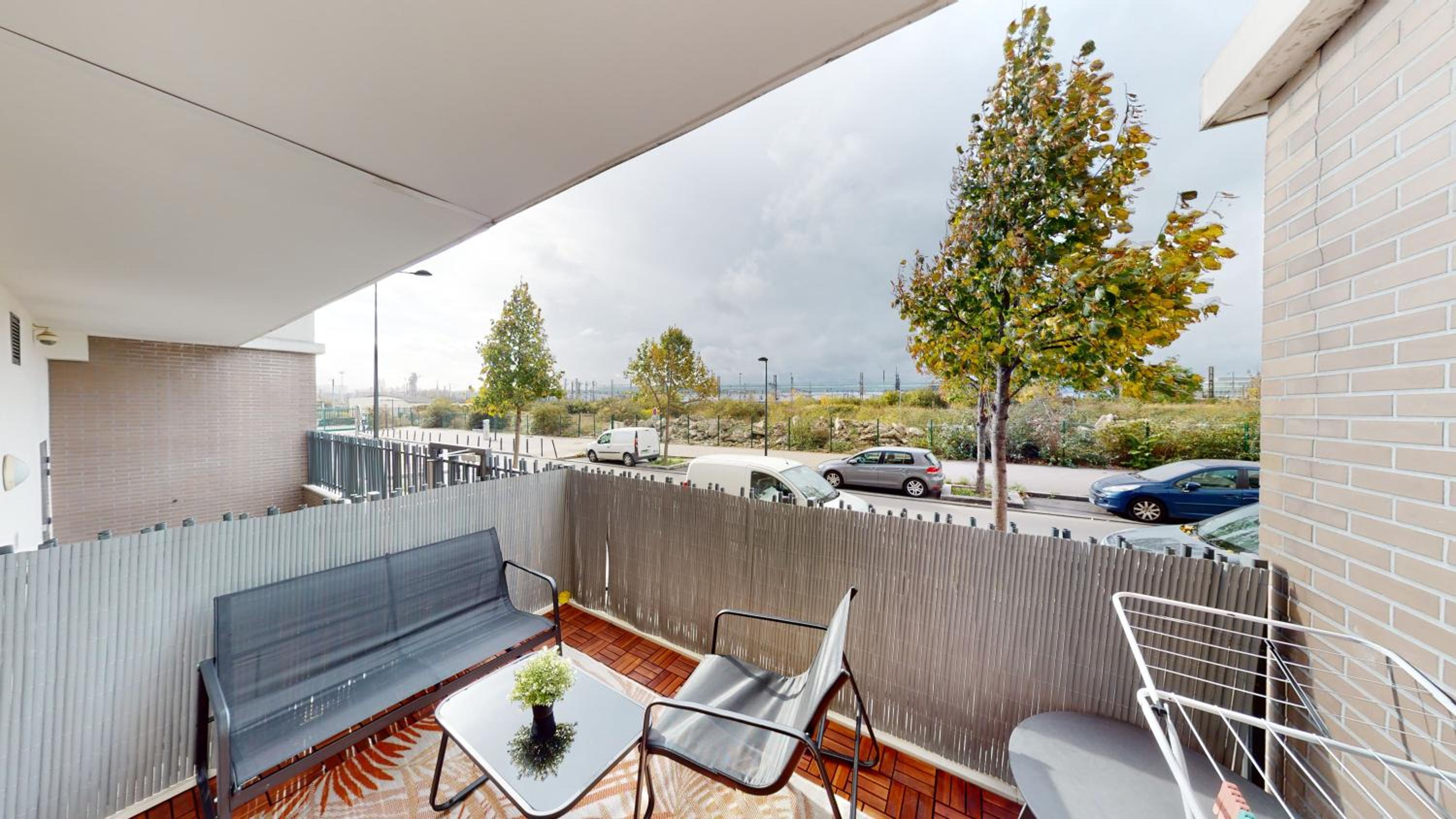 Live Like a Local Stylish 2BR with Balcony & Parking