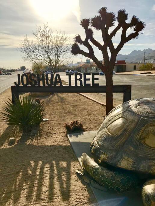 Joshua Tree’s Highland Hideaway Compound view 5