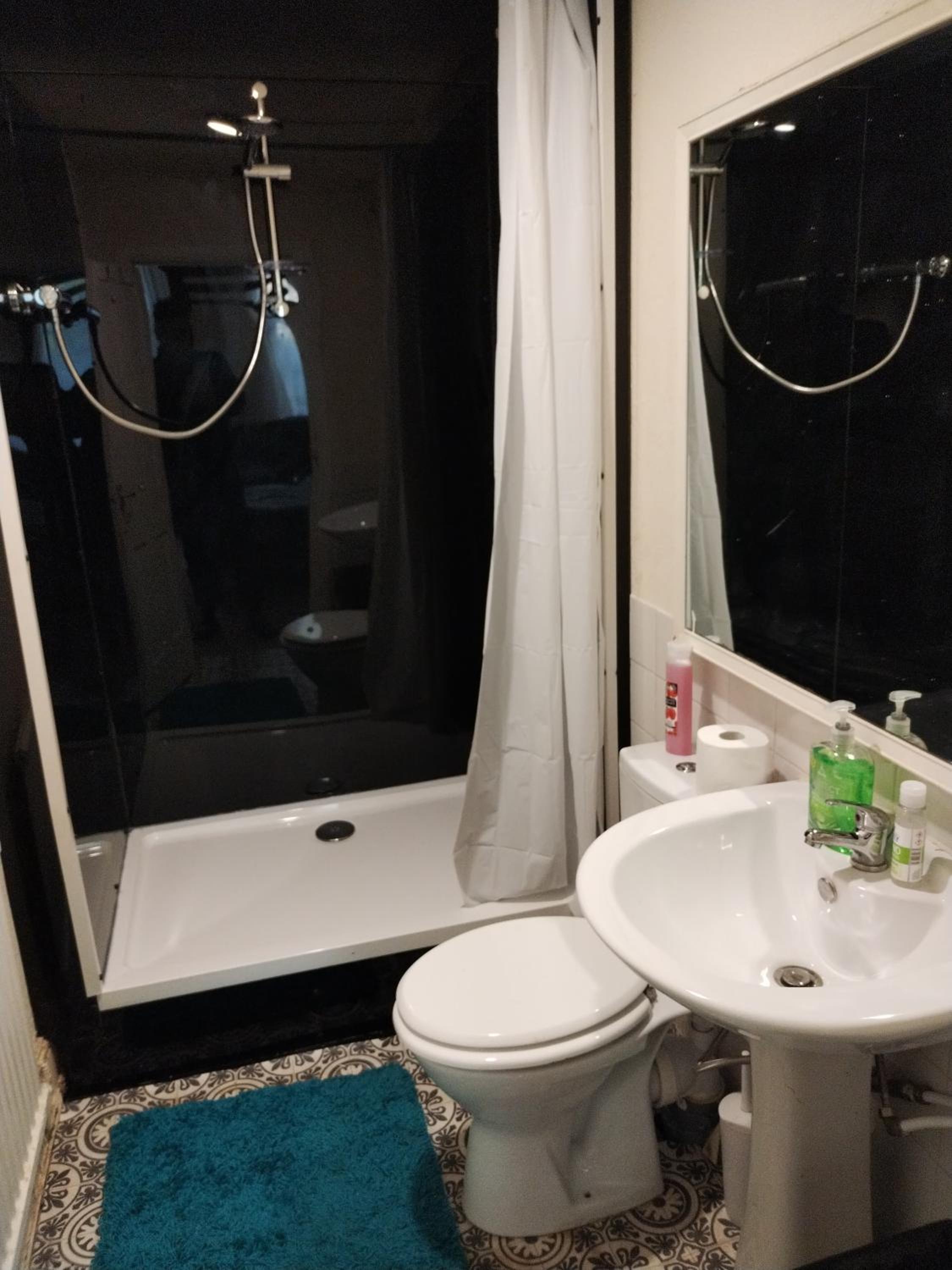 Studio Flat Next to Port and Cliffs view 3