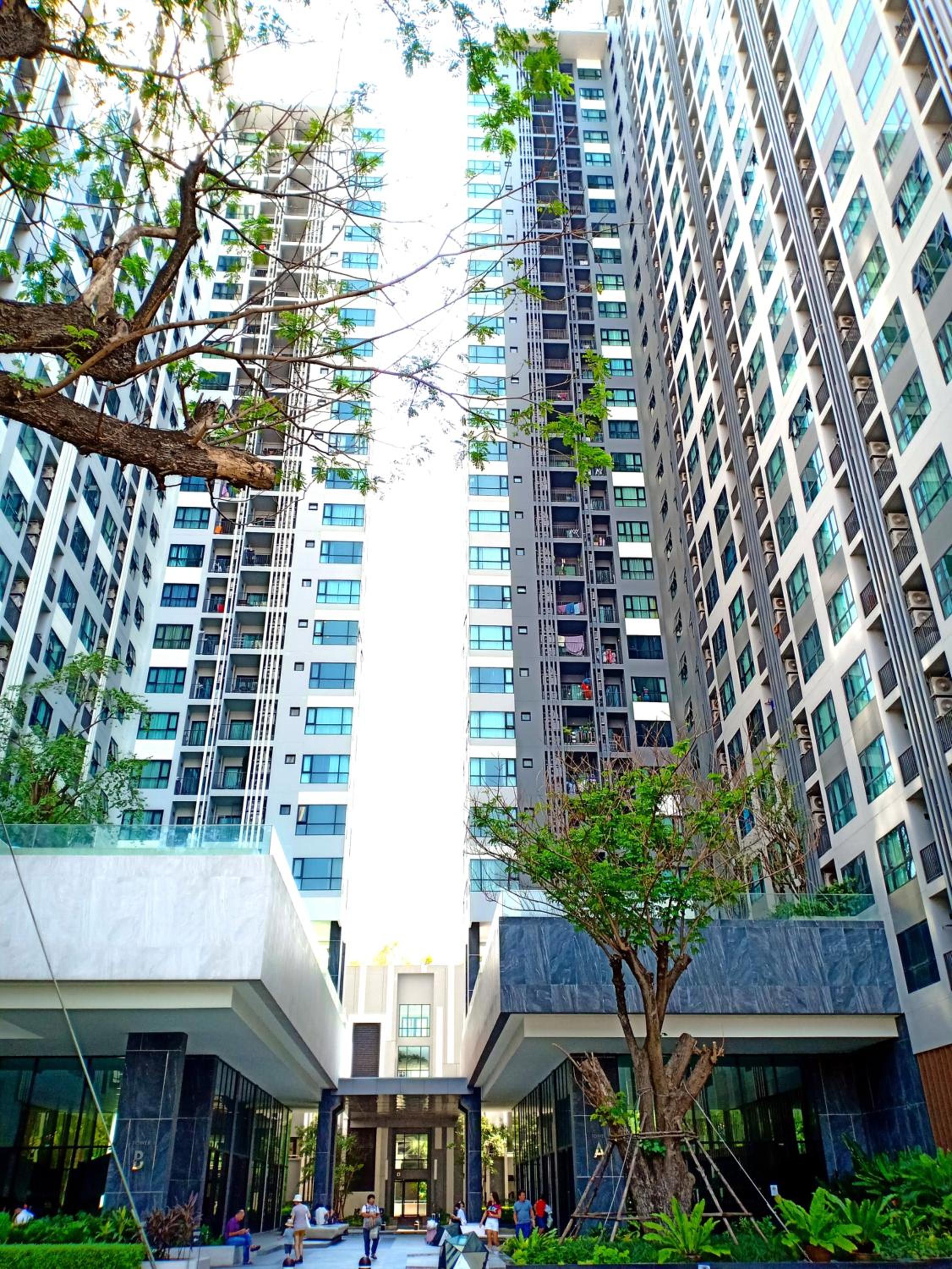 Hotel The Base Horizon Central Pattaya - Image 1