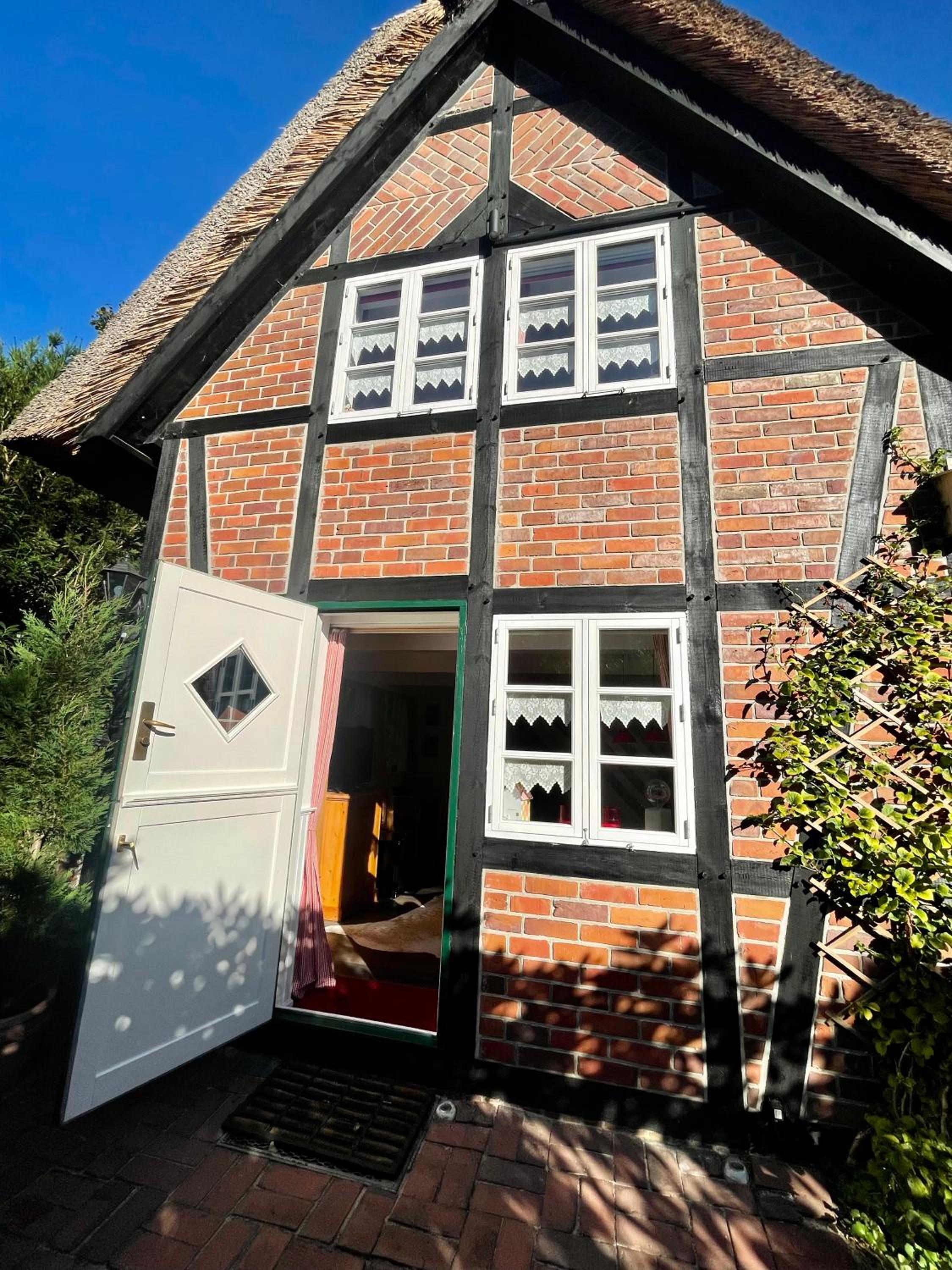Ferienhaus unter Reet im Heidedorf Sankt Dionys bei Lüneburg