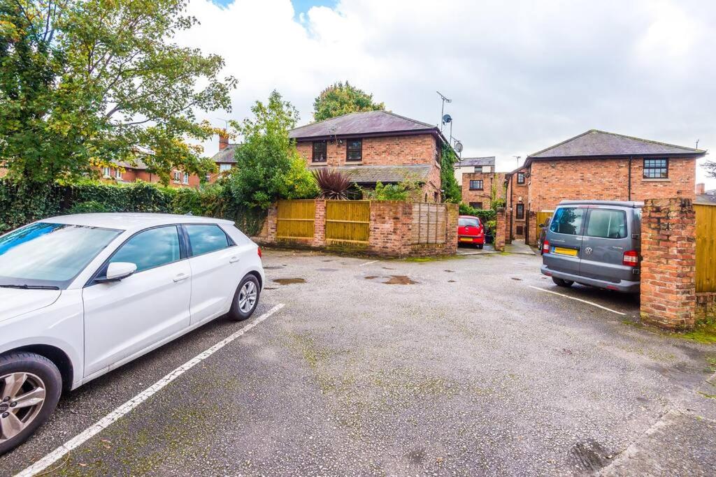 Perfect 3 Bedroom Home for family or business stay view 3