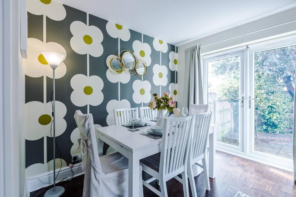 Perfect 3 Bedroom Home for family or business stay view 4