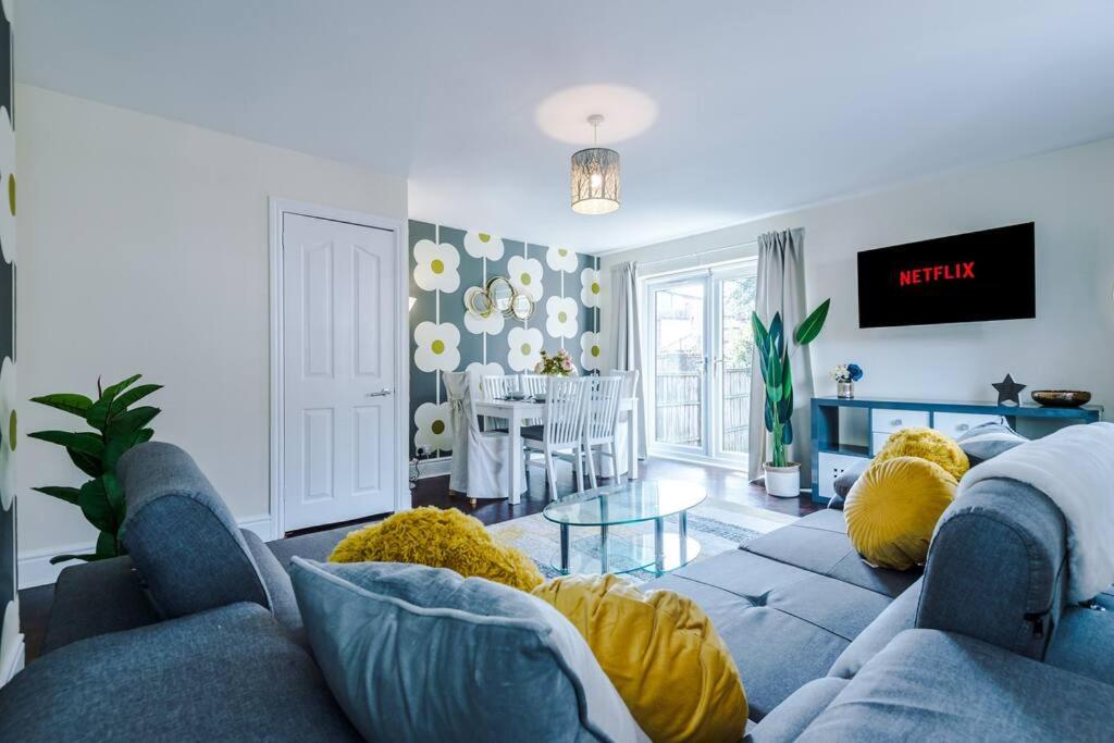 Perfect 3 Bedroom Home for family or business stay view 5