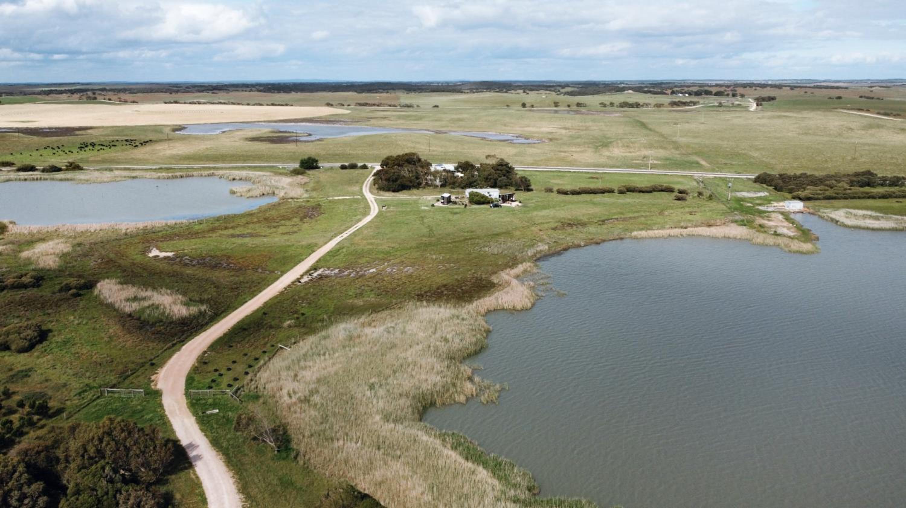 Coorong Island Retreat - Farm Stay at Pet Friendly Property
