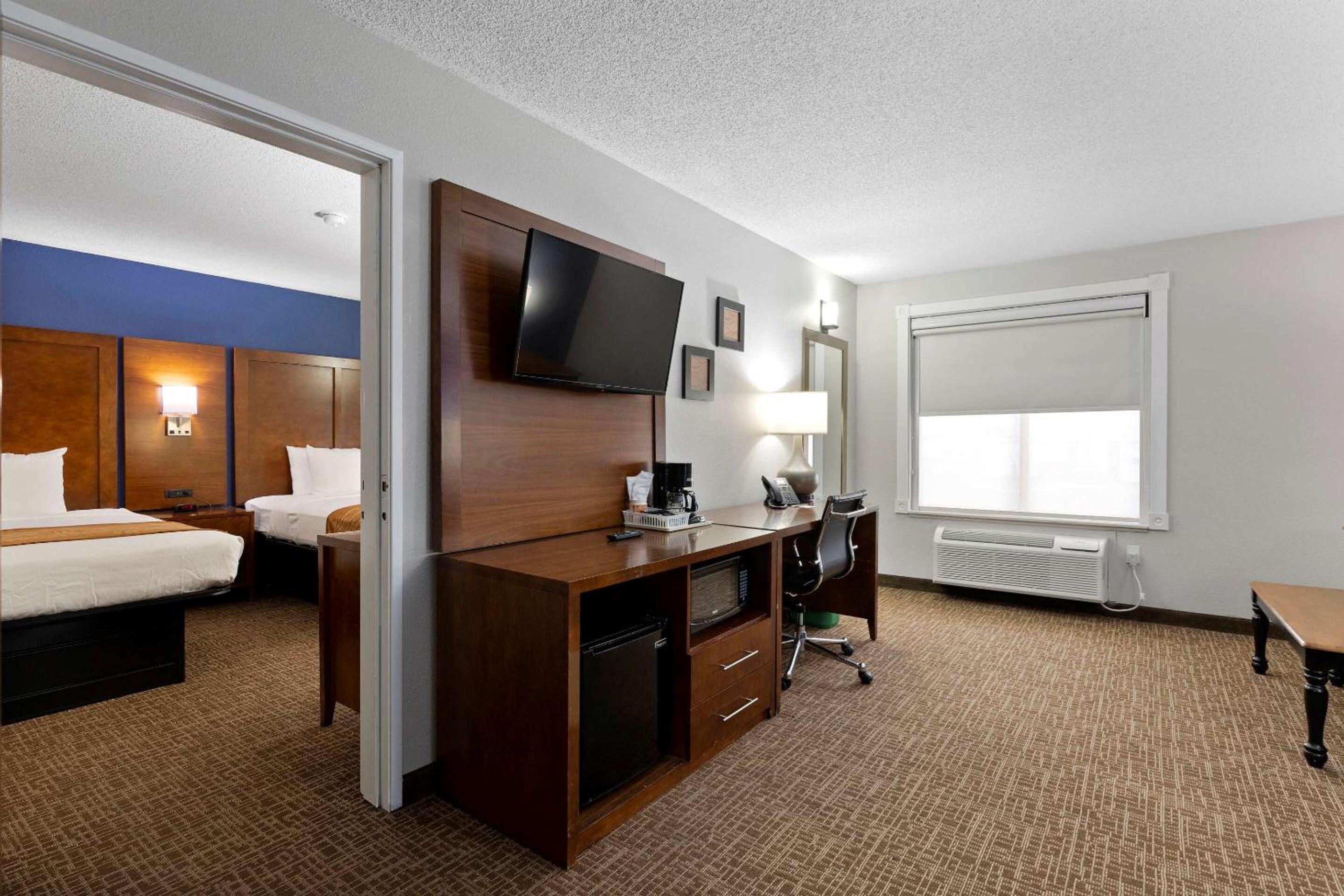 Comfort Inn Suites St Louis-Hazelwood - Property Image 36