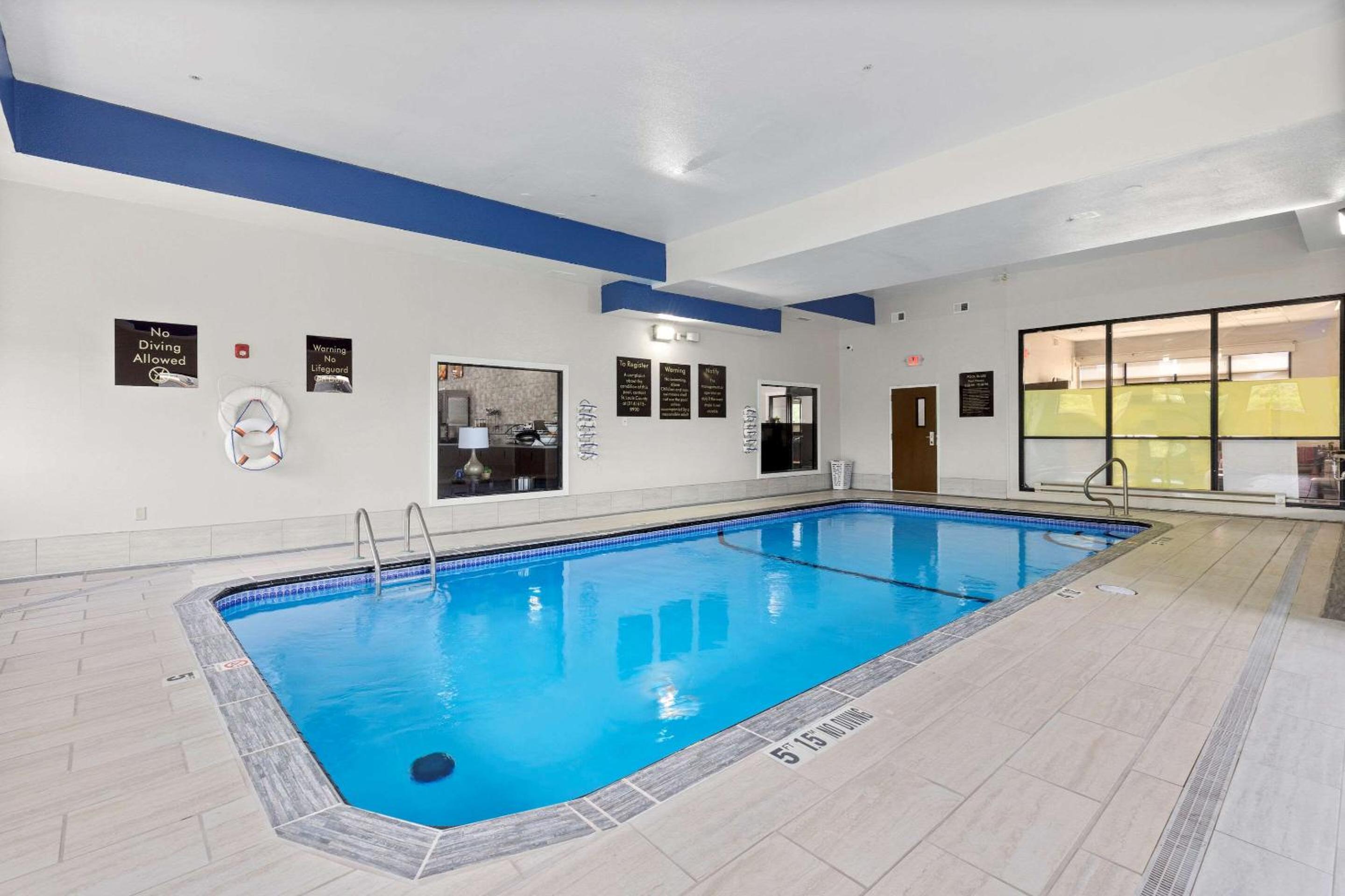 Comfort Inn Suites St Louis-Hazelwood - Property Image 39