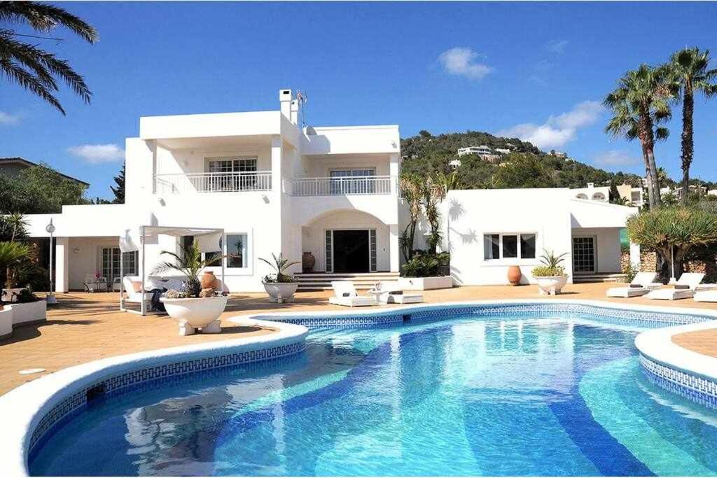Gorgeous Villa near Ibiza centre view 3