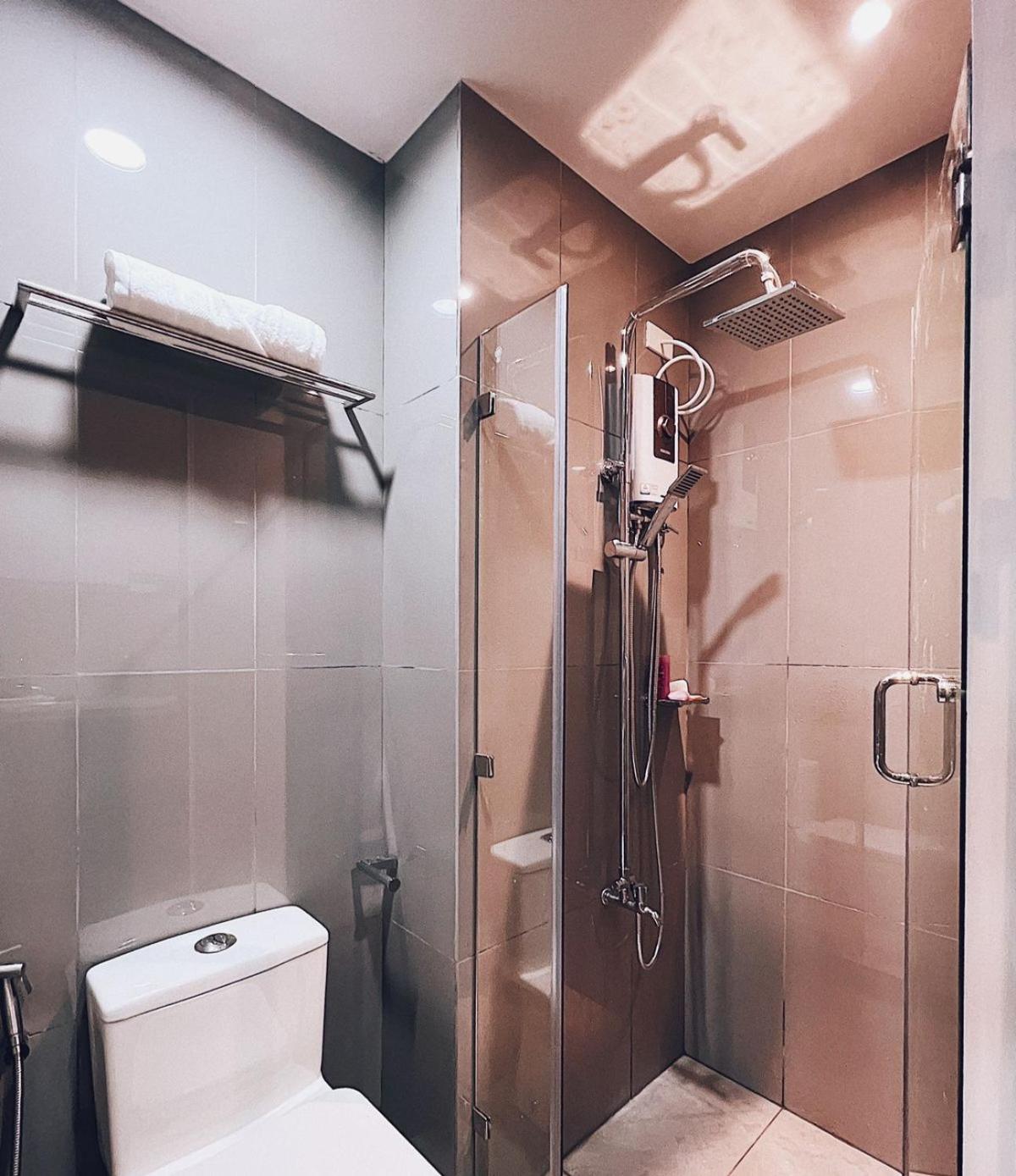 Makati Cosy Home l Couples Families l 500Mbps Wifi view 3