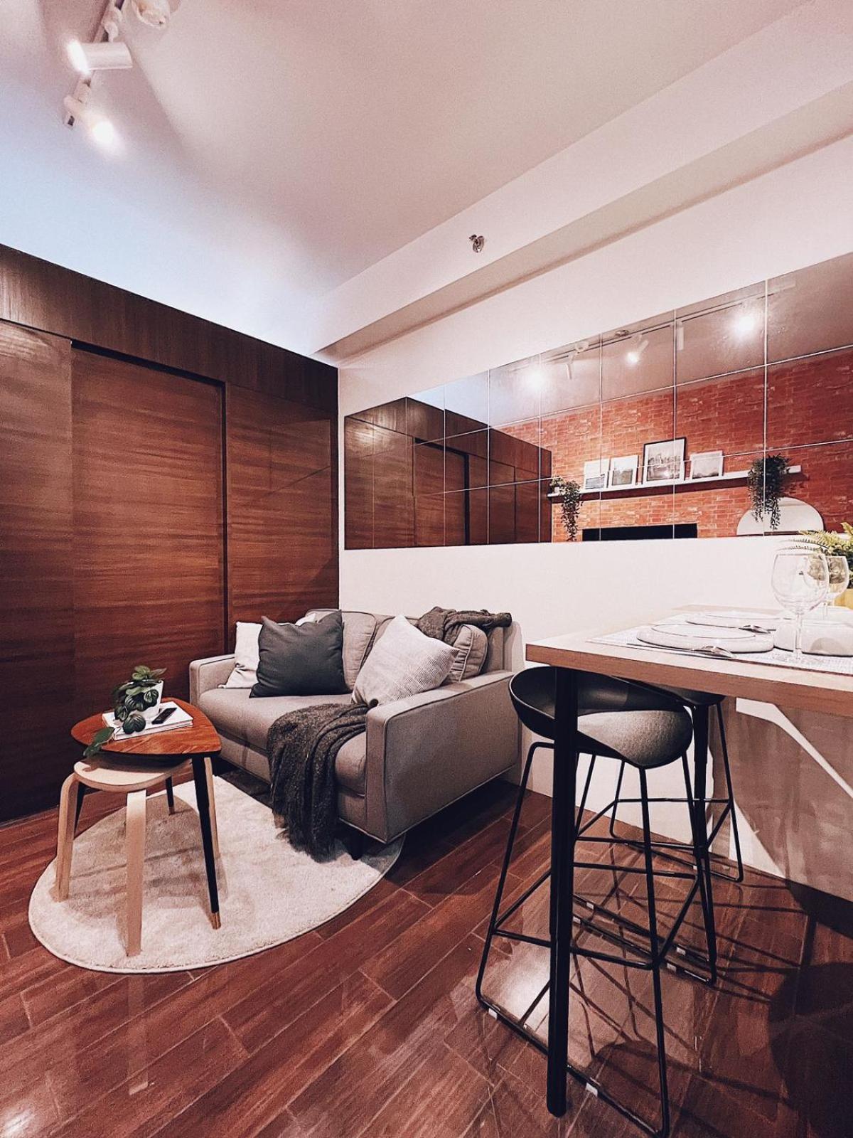 Makati Cosy Home l Couples Families l 500Mbps Wifi view 5