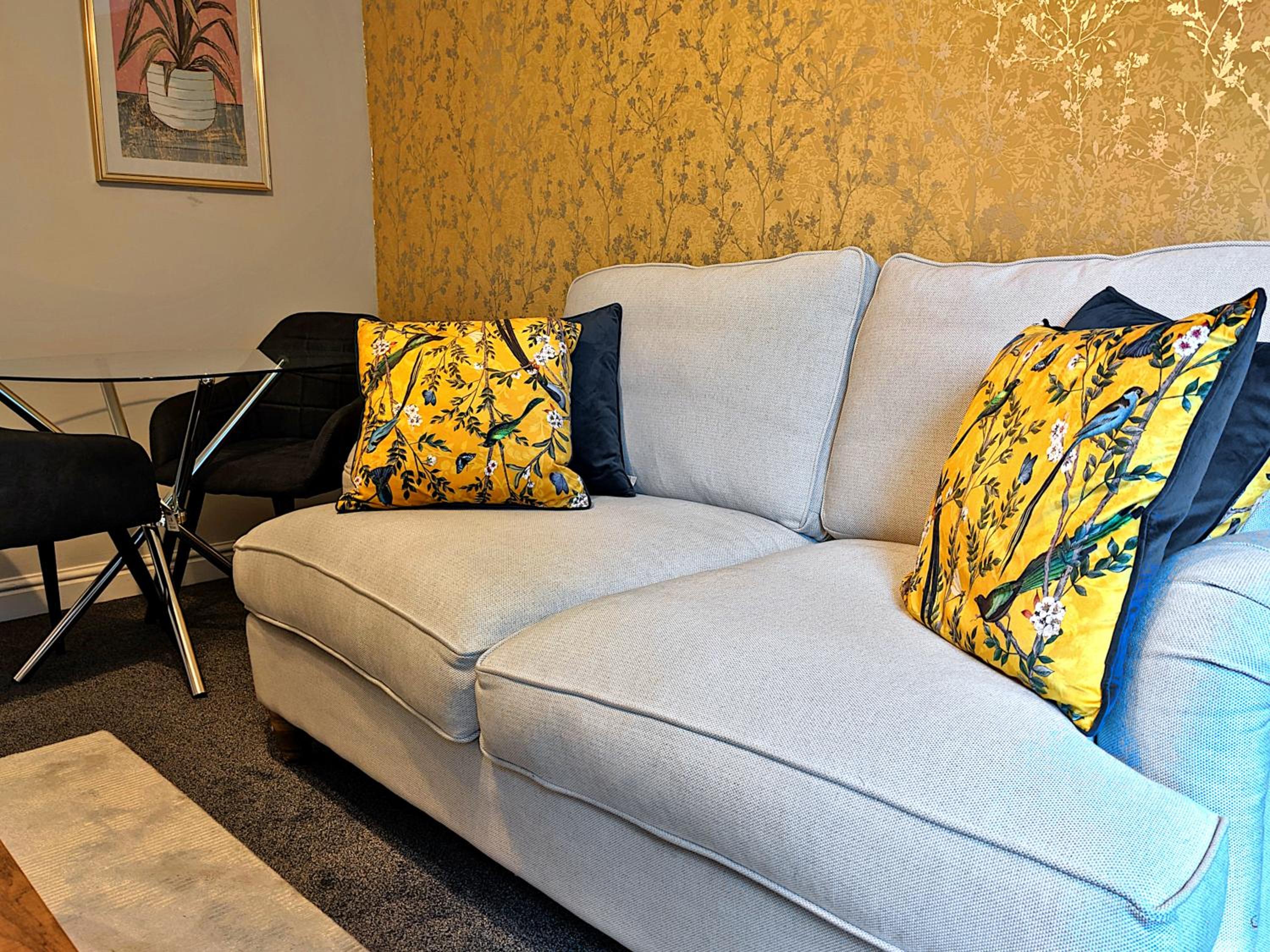 Racecourse Apartment