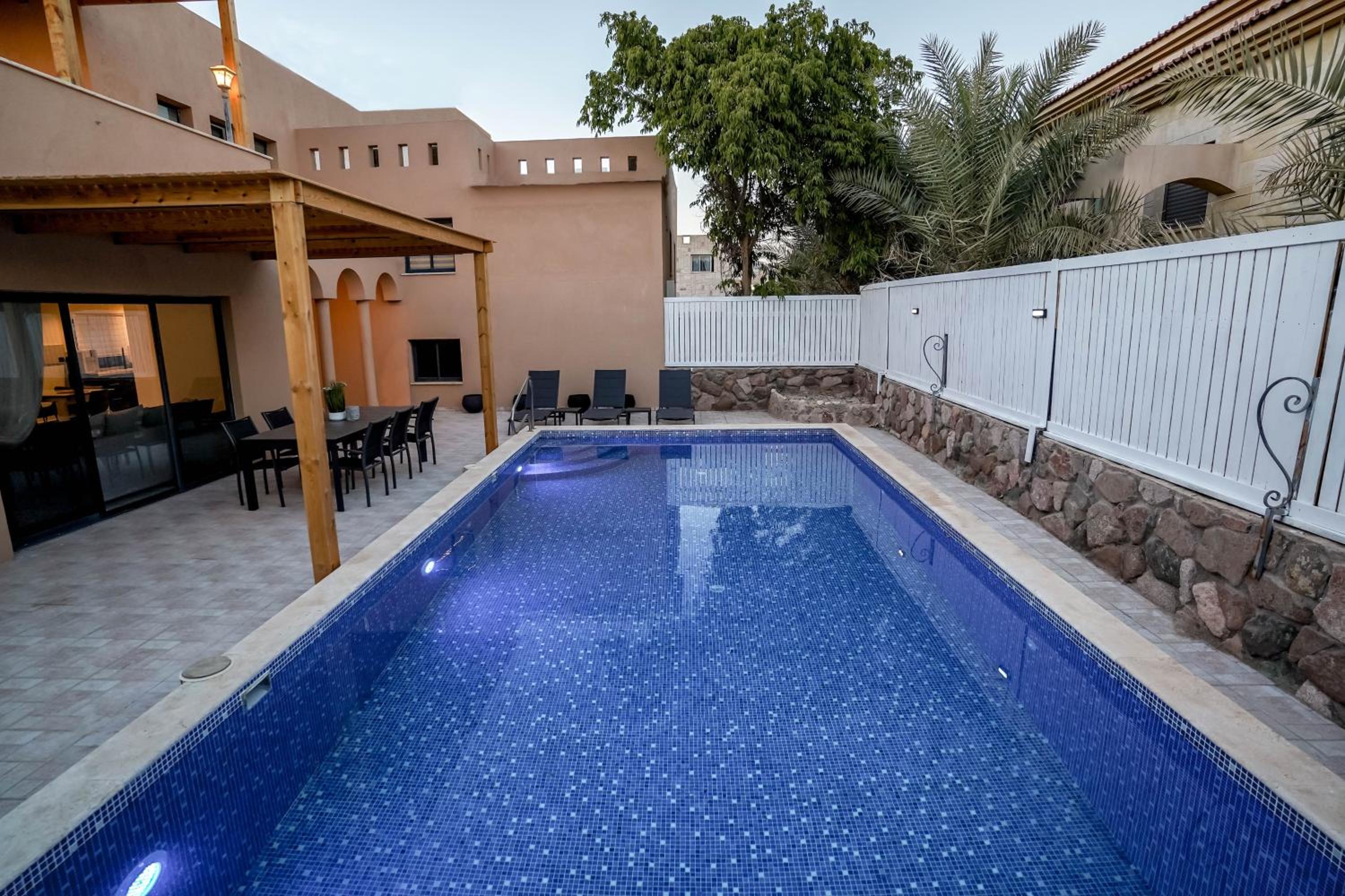 וילה רוני בריכה מחוממת Villa Roni Heated pool view 2