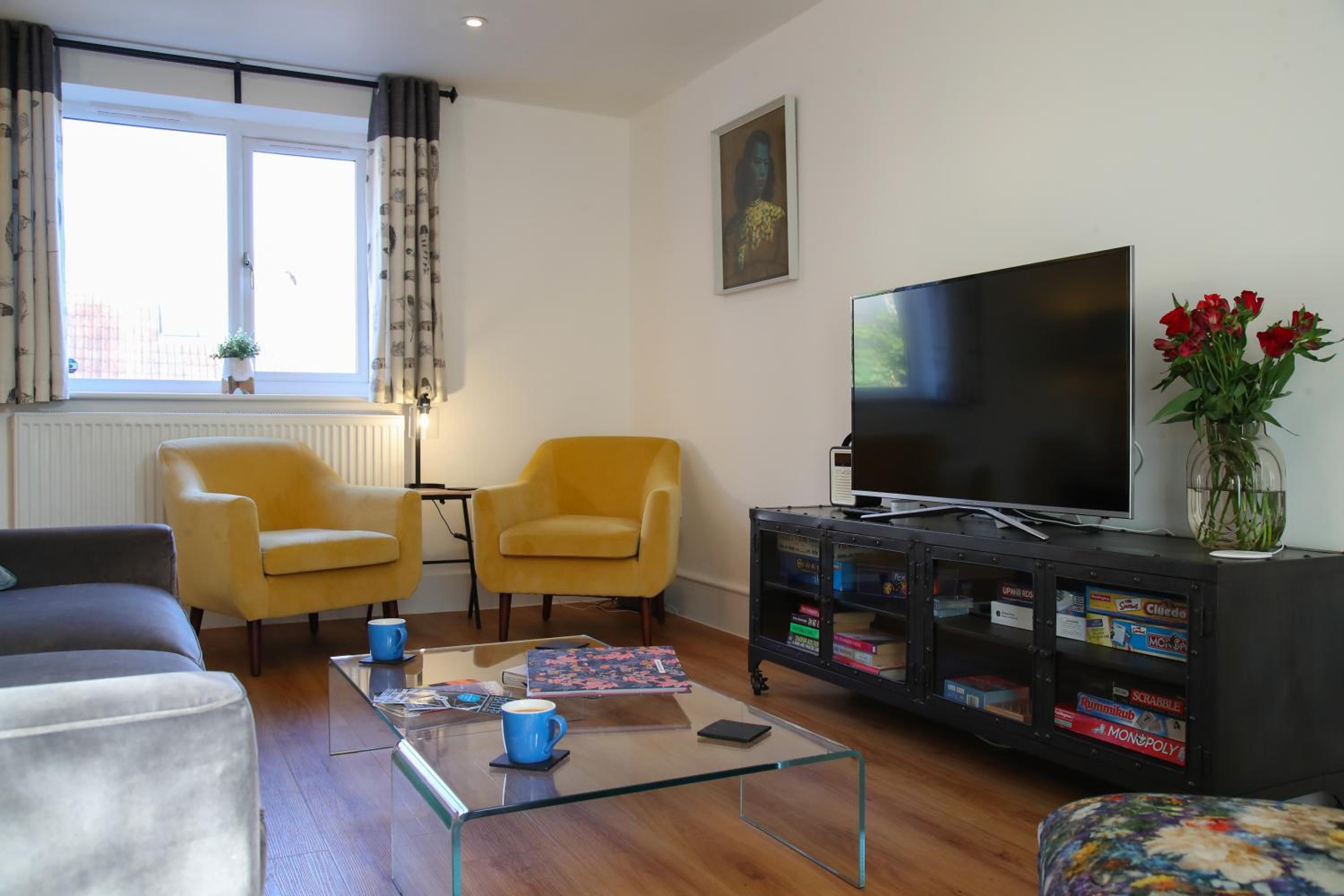 Burgess Yard 2-bedroom cottage, Bath view 2