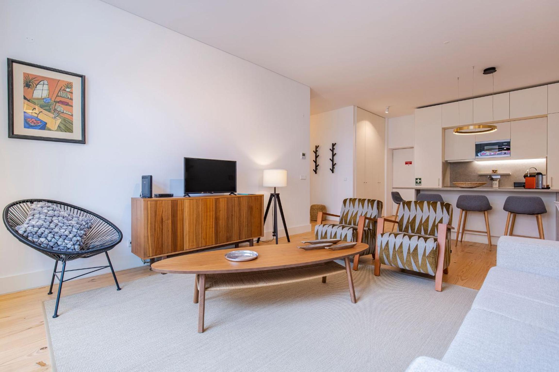 Modern Rustic Flat in Santos by LovelyStay view 5