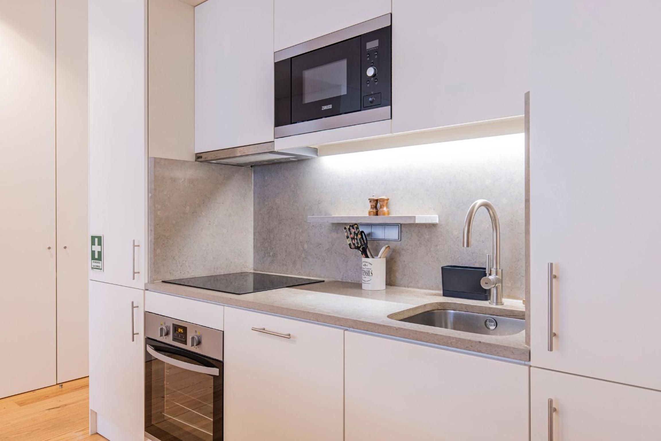 Modern Rustic Flat in Santos by LovelyStay view 2