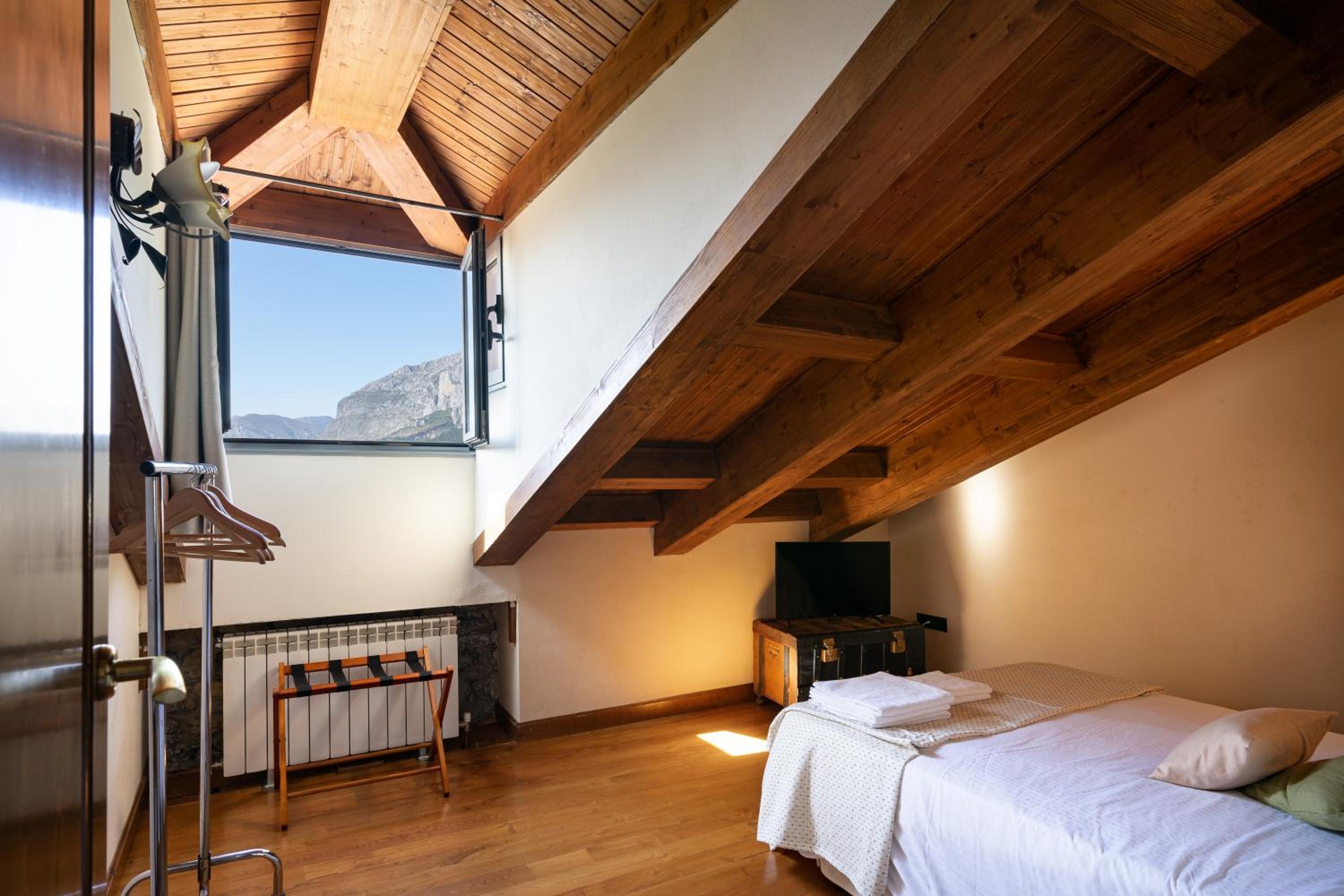 La Casona de Alesga, Asturias-Fresnedo