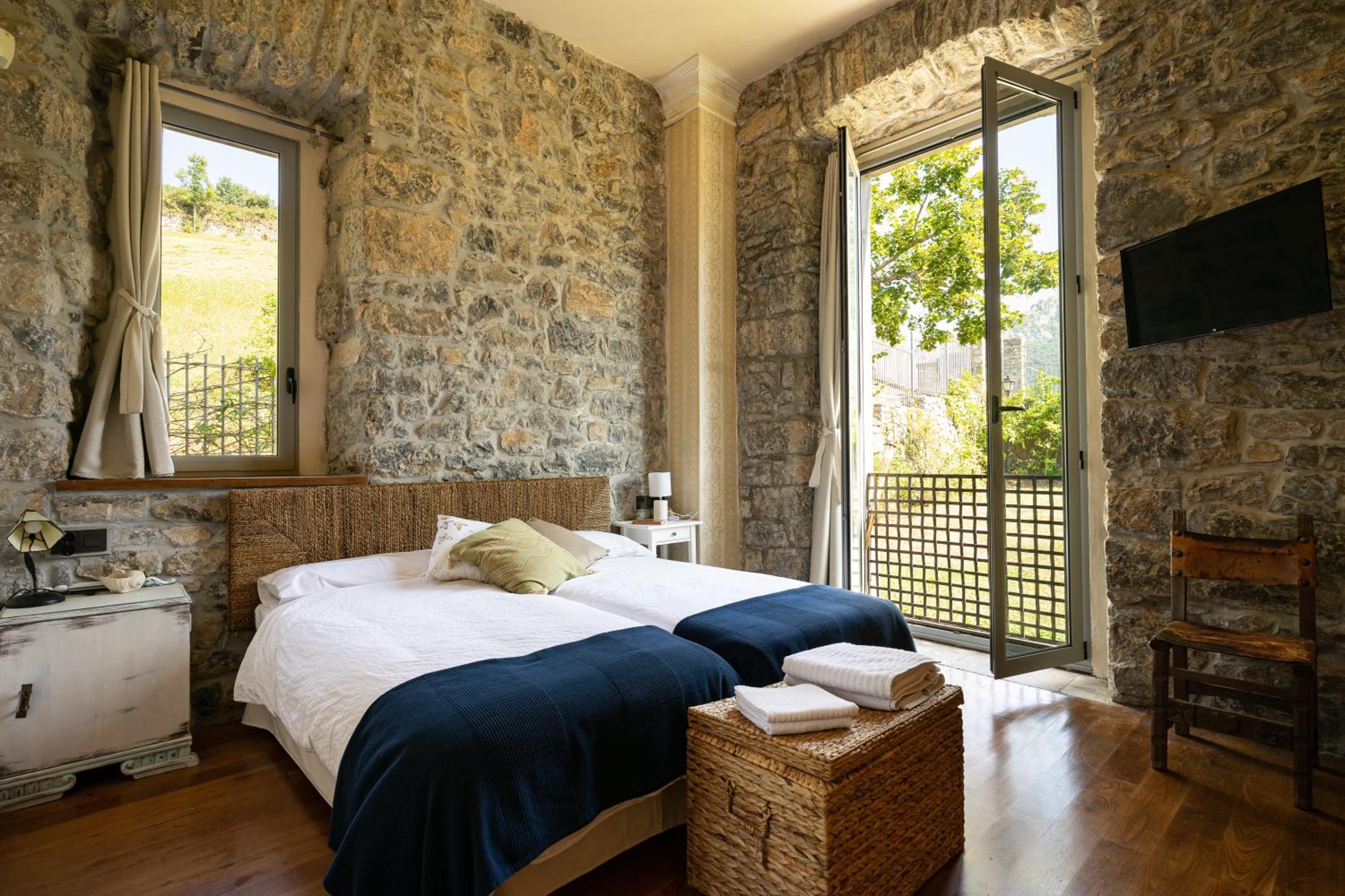 La Casona de Alesga, Asturias-Fresnedo
